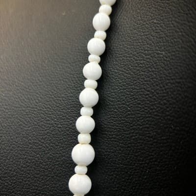 Vintage White Milk Glass Beaded Necklace with Large Center Bead 21" Classic Y2K - Thumbnail 6