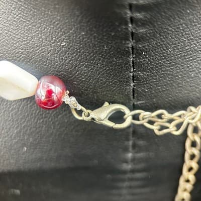 Vintage 21" Red & White Beaded Necklace Geometric Acrylic Beads Retro Jewelry - Thumbnail 4