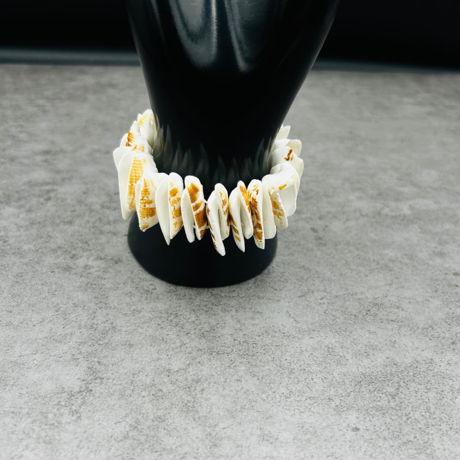Natural Shell Disc Stretch Bracelet Beachy Boho Summer Style - Thumbnail 2