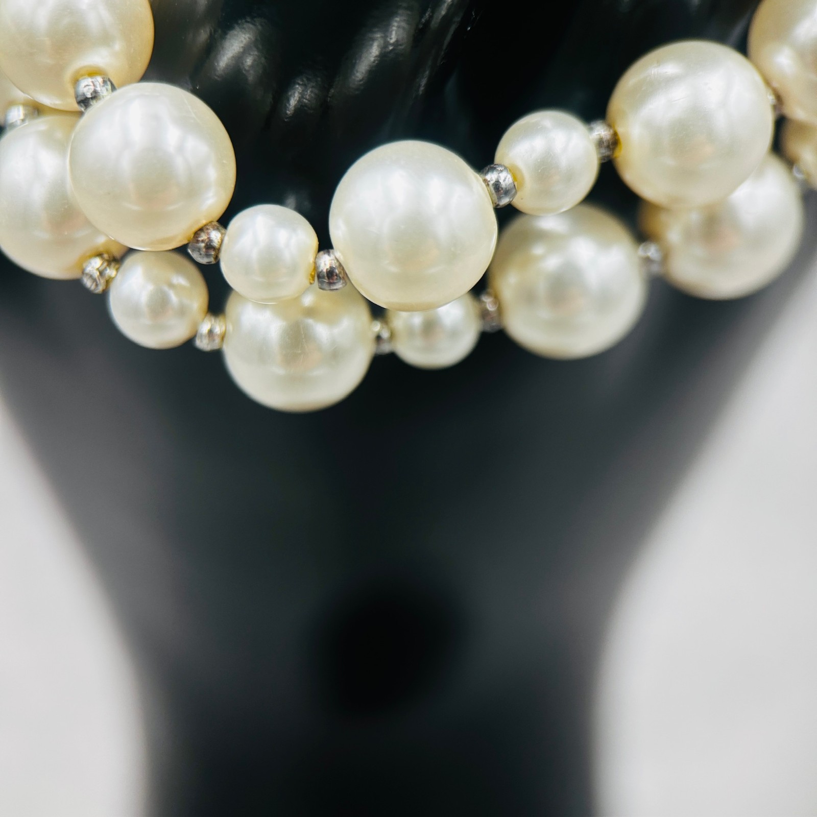 Vintage 80s 90s Faux Pearl Cluster Stretch Bracelet Elegant Bridal Chic - Thumbnail 5