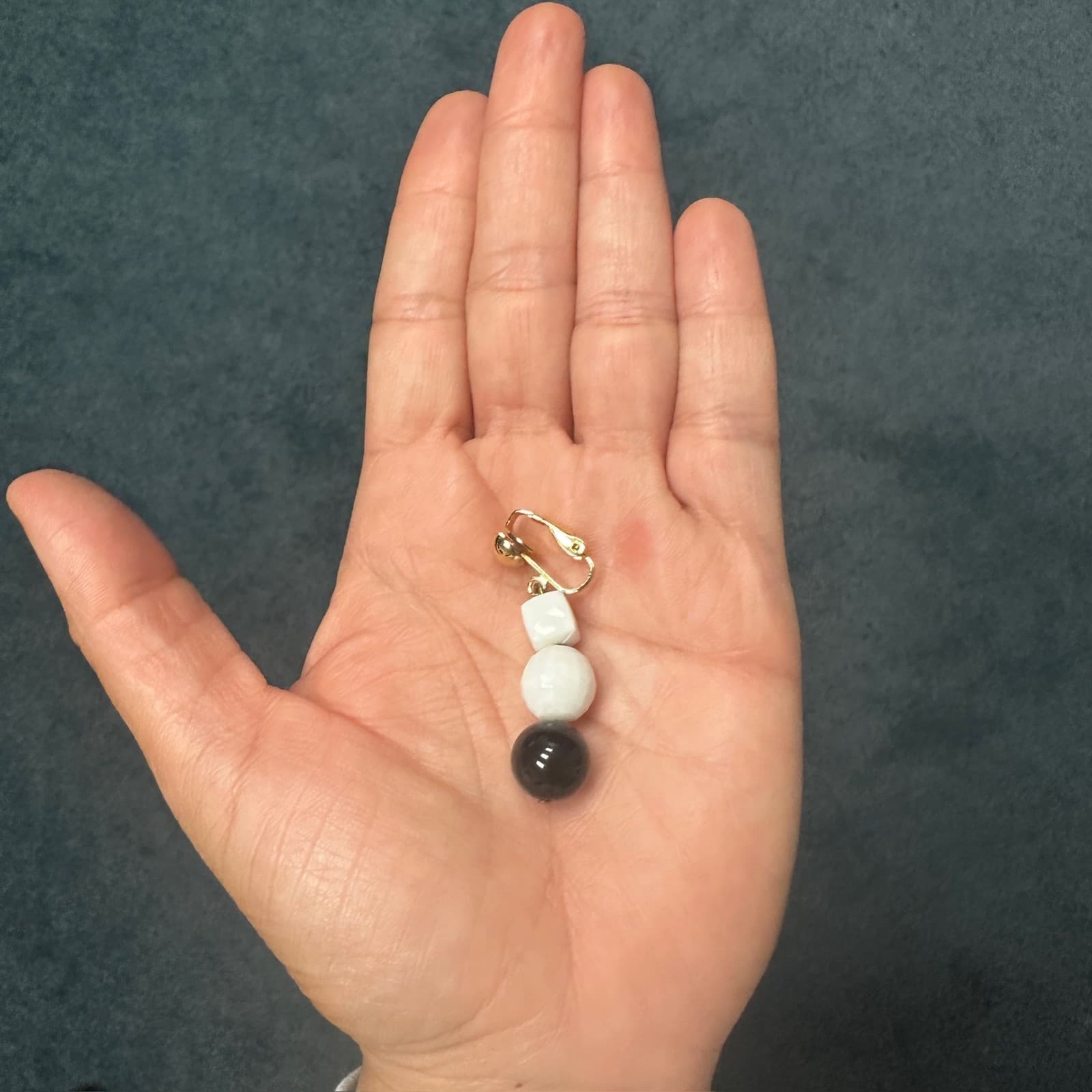 Vintage Black White Bead Dangle Clip-On Earrings Mod Retro Style - Thumbnail 5