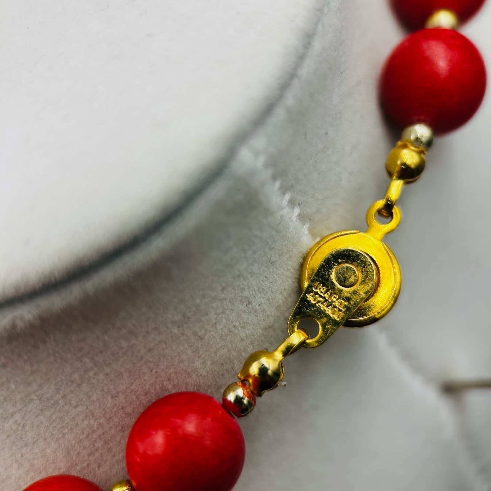 Red Bead Toucan Pendant Necklace w/ Wood Accents Tropical Statement - Thumbnail 12