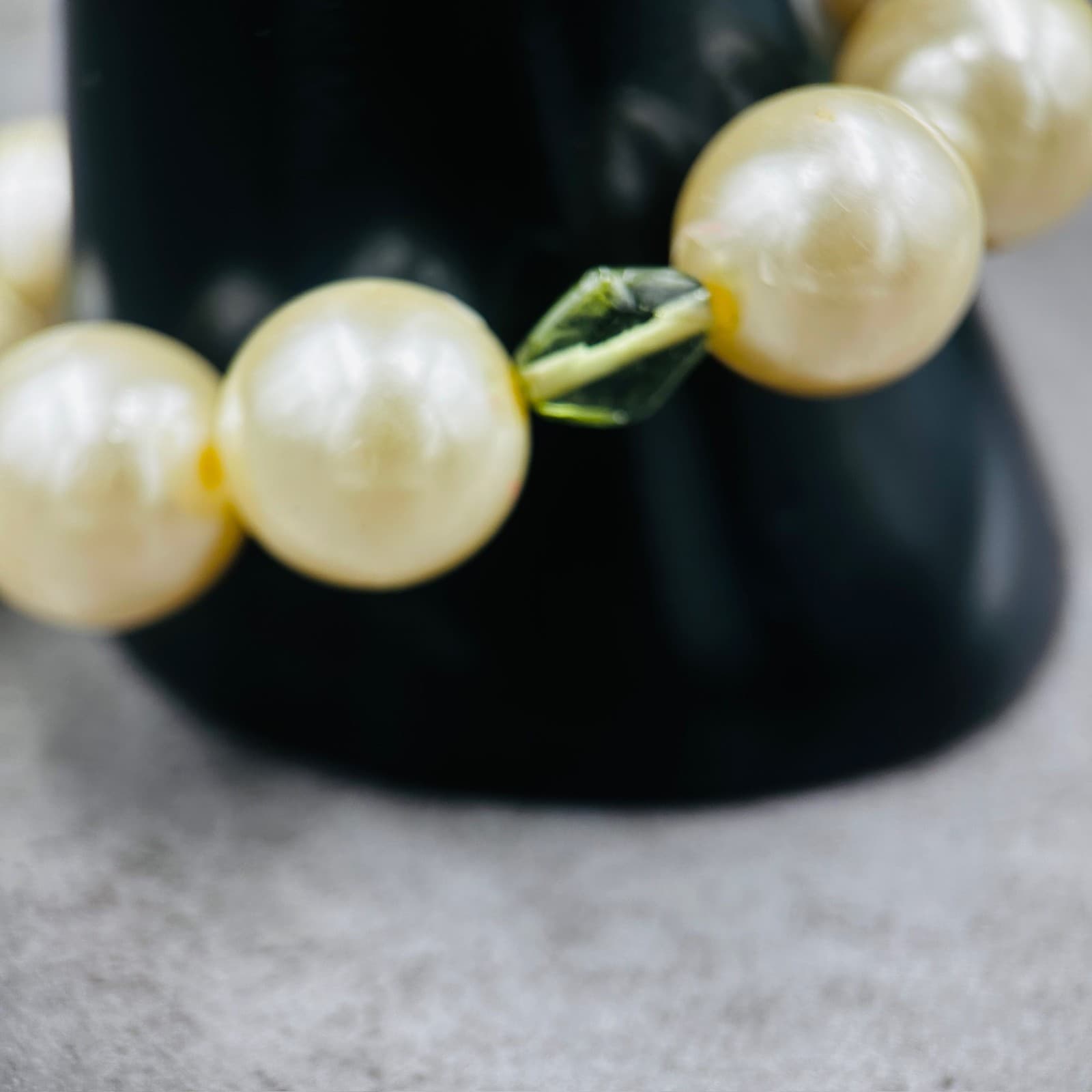 Vintage 90s Y2K Faux Pearl Bracelet Colorful Glass Beads Statement Bracelet - Thumbnail 3