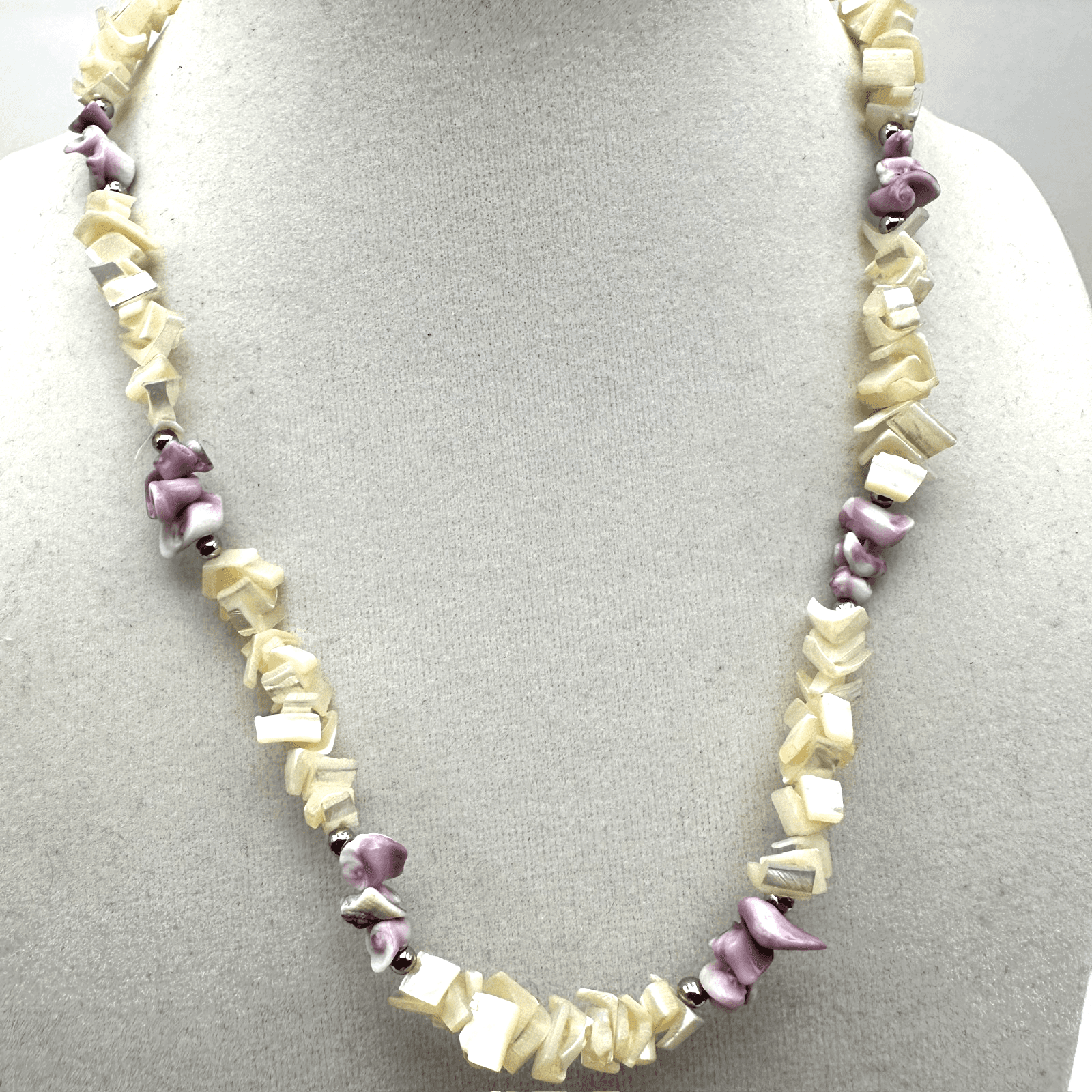 Vintage 90s Mother of Pearl & Dyed Chip Shell Beads Choker Necklace Jewelry
