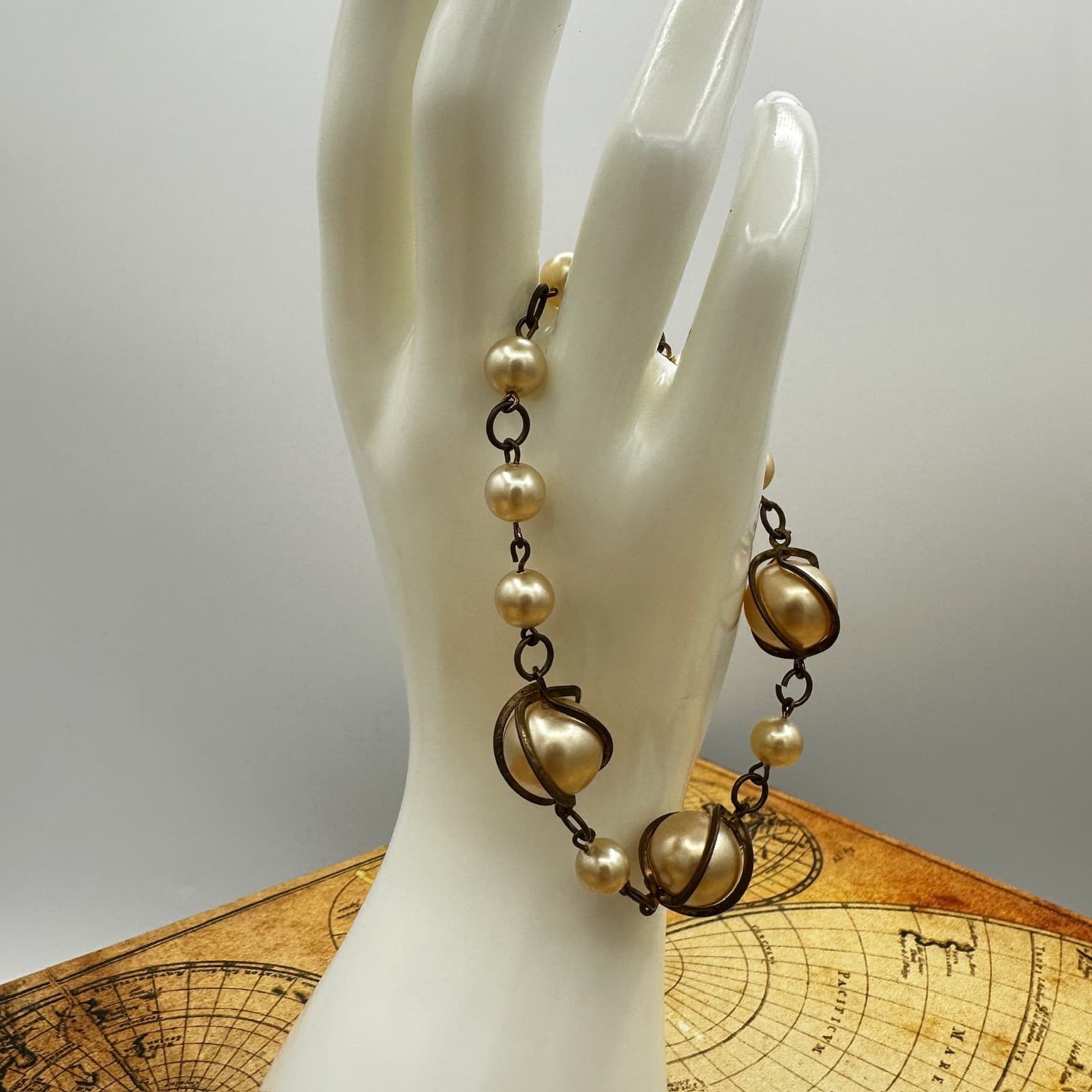 Vintage Gold-Tone Faux Pearl Statement Bracelet Y2K Chunky Bead Style - Thumbnail 4