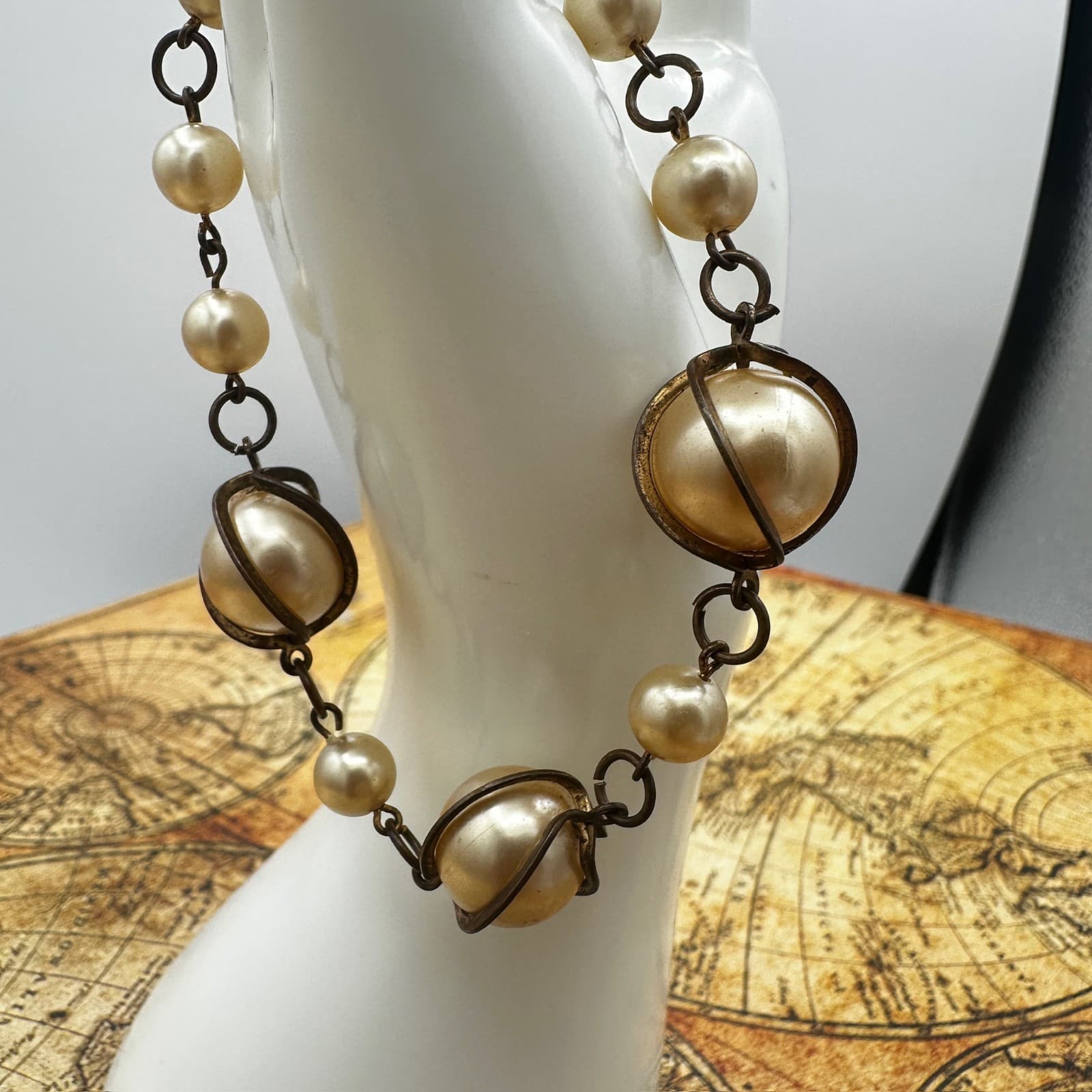 Vintage Gold-Tone Faux Pearl Statement Bracelet Y2K Chunky Bead Style - Thumbnail 2