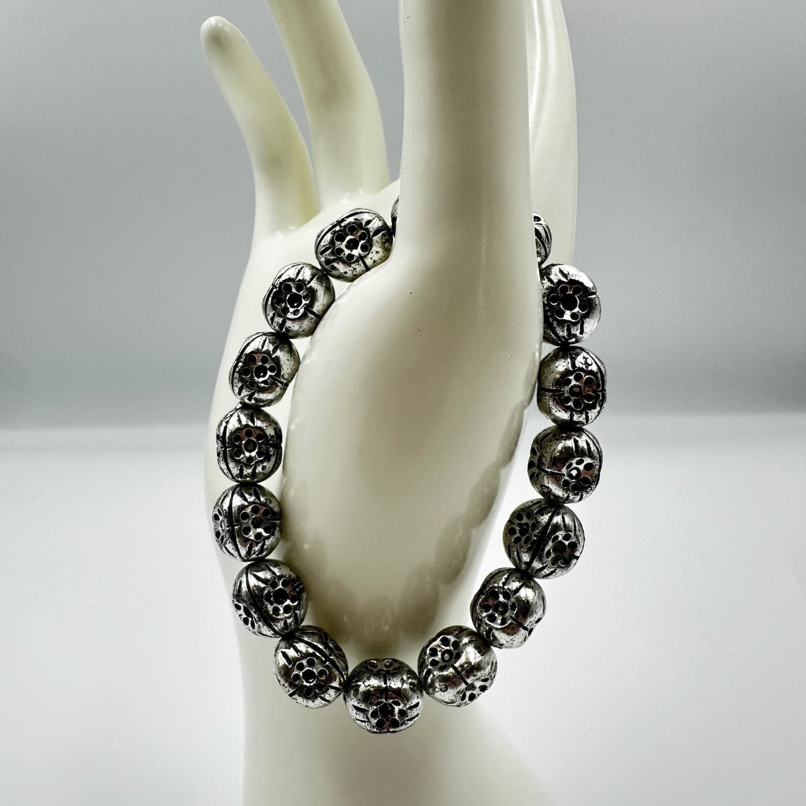 Antiqued Silver Floral Bead Stretch Bracelet – Boho-Meets-Vintage Charm - Thumbnail 4