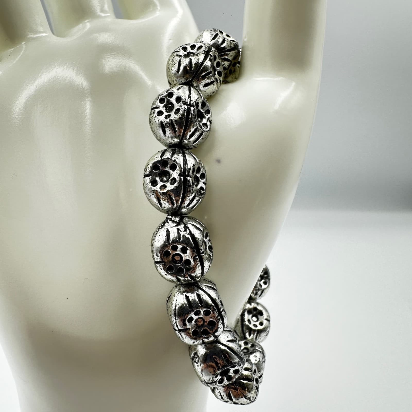 Antiqued Silver Floral Bead Stretch Bracelet – Boho-Meets-Vintage Charm - Thumbnail 3