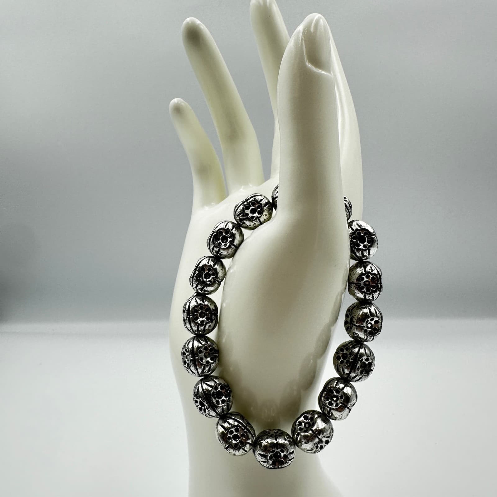 Antiqued Silver Floral Bead Stretch Bracelet – Boho-Meets-Vintage Charm