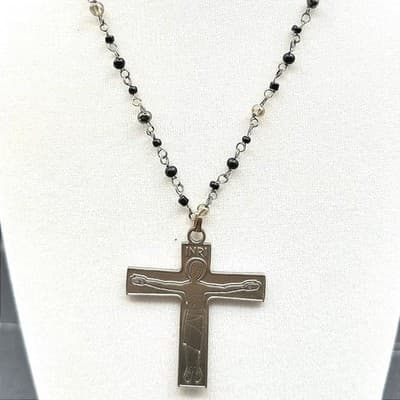 Vintage Silver-Tone Classic Rolo Link Chain Beaded Pendant Crucifix Necklace