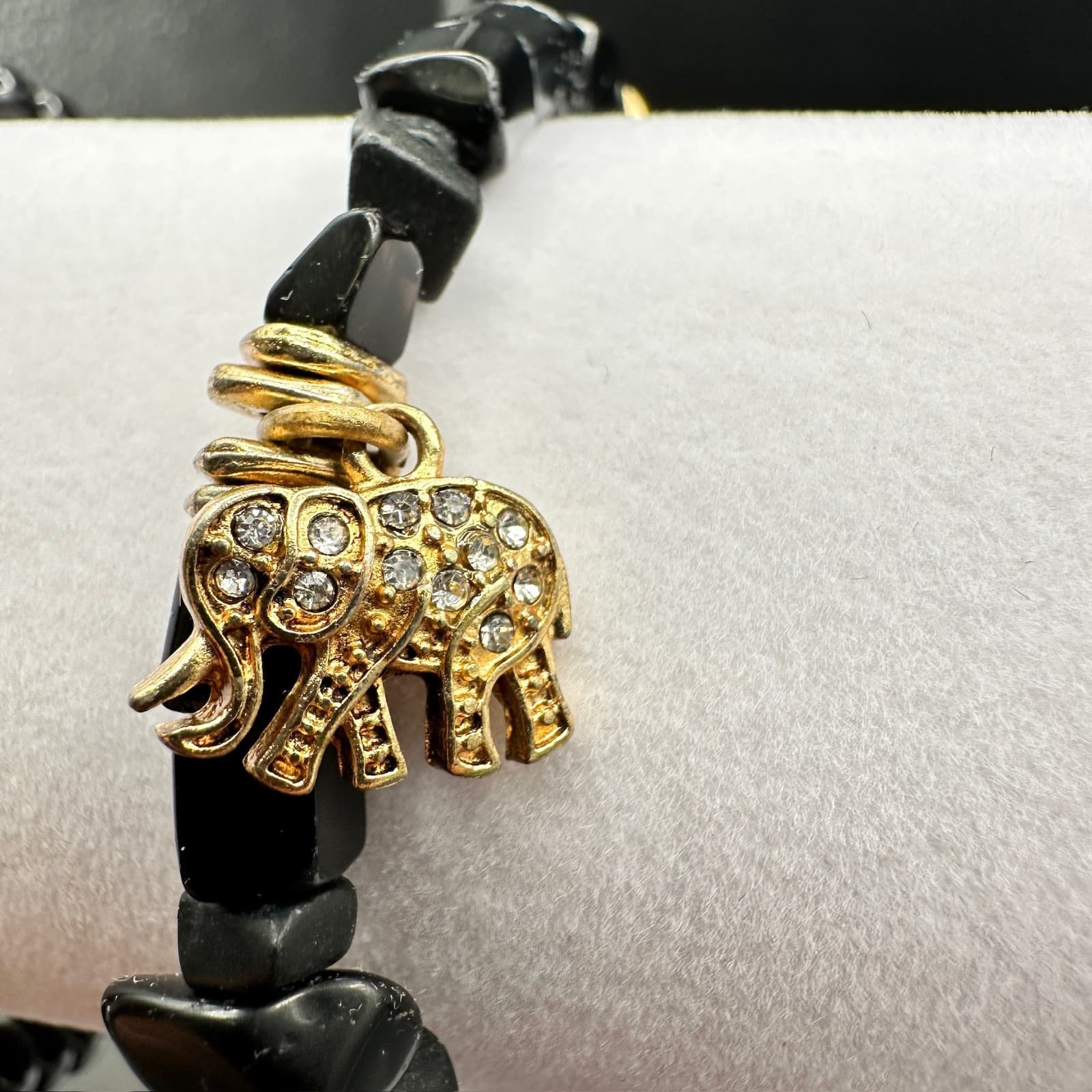 Vintage Black Stones Gold-Tone Fashion Beaded Stretch 5-Pieces Bracelets Set - Thumbnail 9