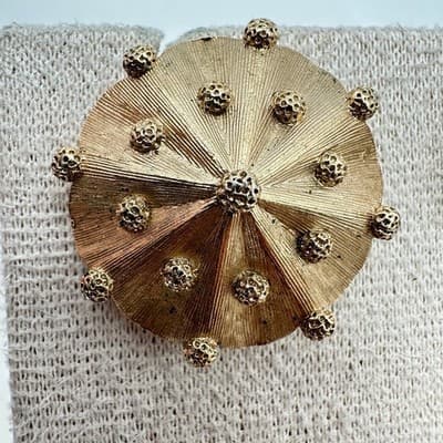 Vintage Trifari Gold Tone Domed Round Textured Clip On Earrings 80s 90s - Thumbnail 5