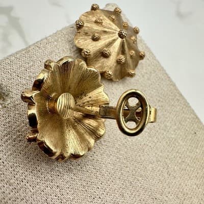 Vintage Trifari Gold Tone Domed Round Textured Clip On Earrings 80s 90s - Thumbnail 2