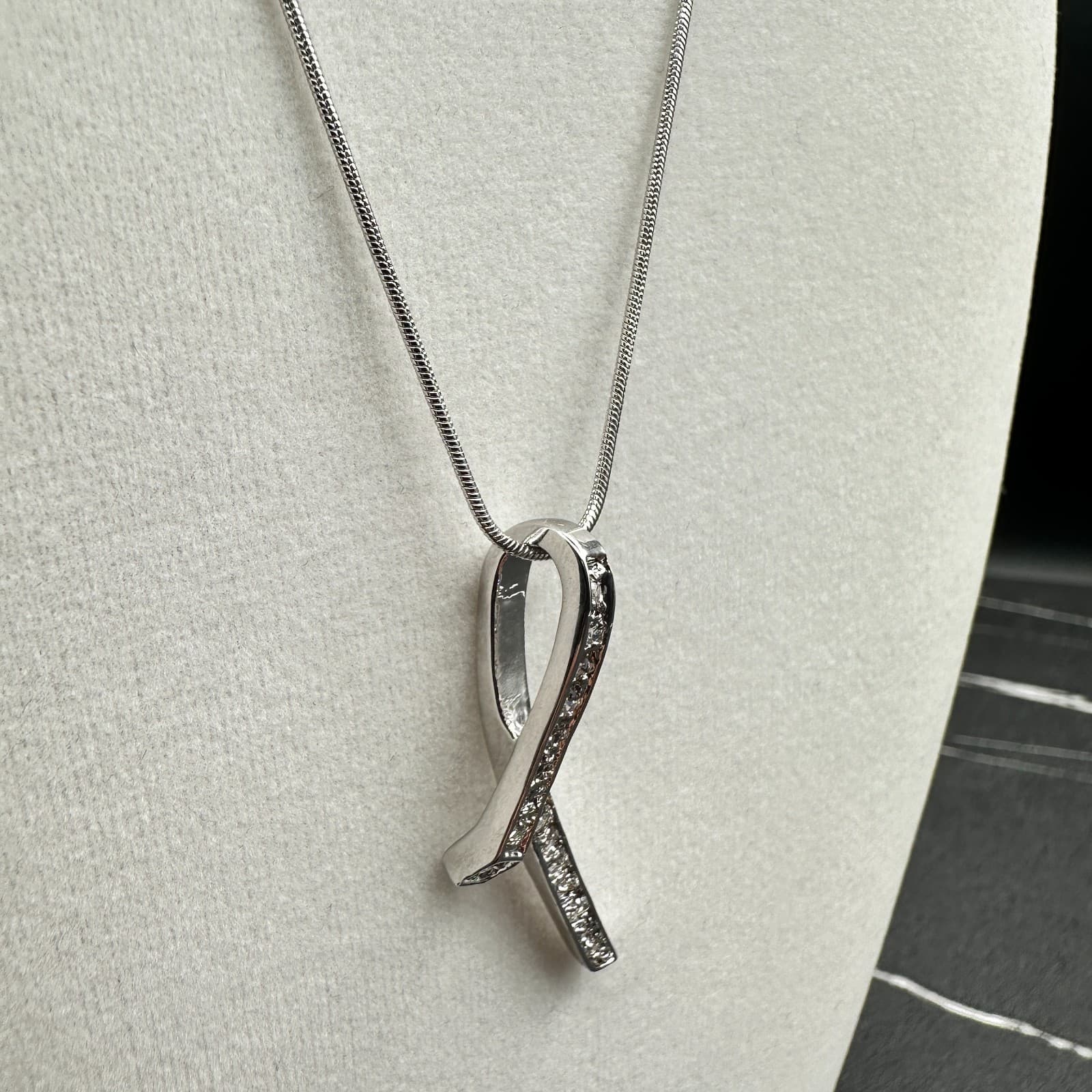 Vintage 90s Silver Tone Ribbon Pendant Necklace Women's Classic Jewelry - Thumbnail 7