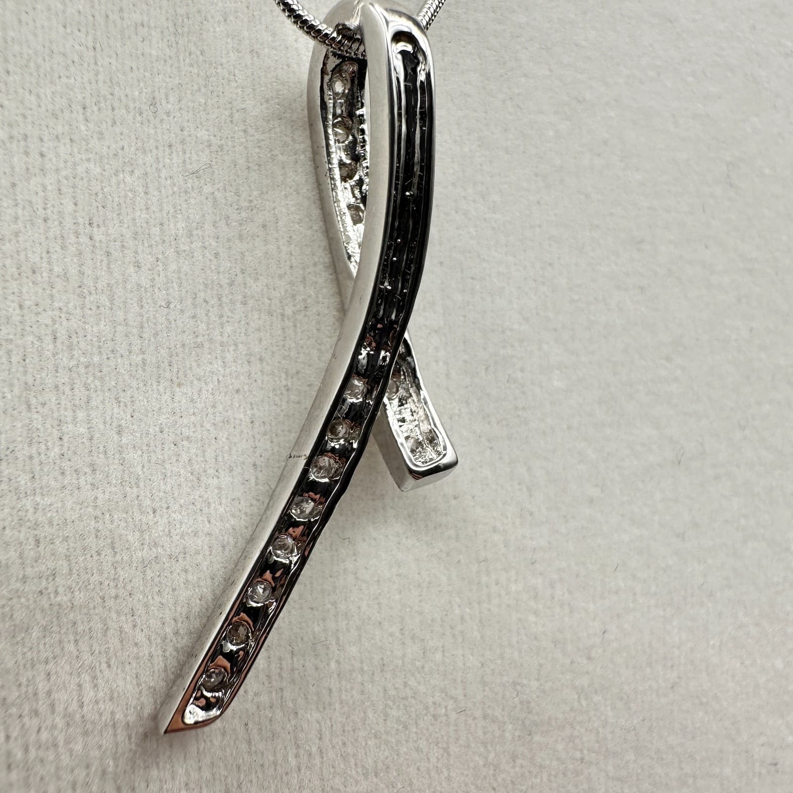 Vintage 90s Silver Tone Ribbon Pendant Necklace Women's Classic Jewelry - Thumbnail 4