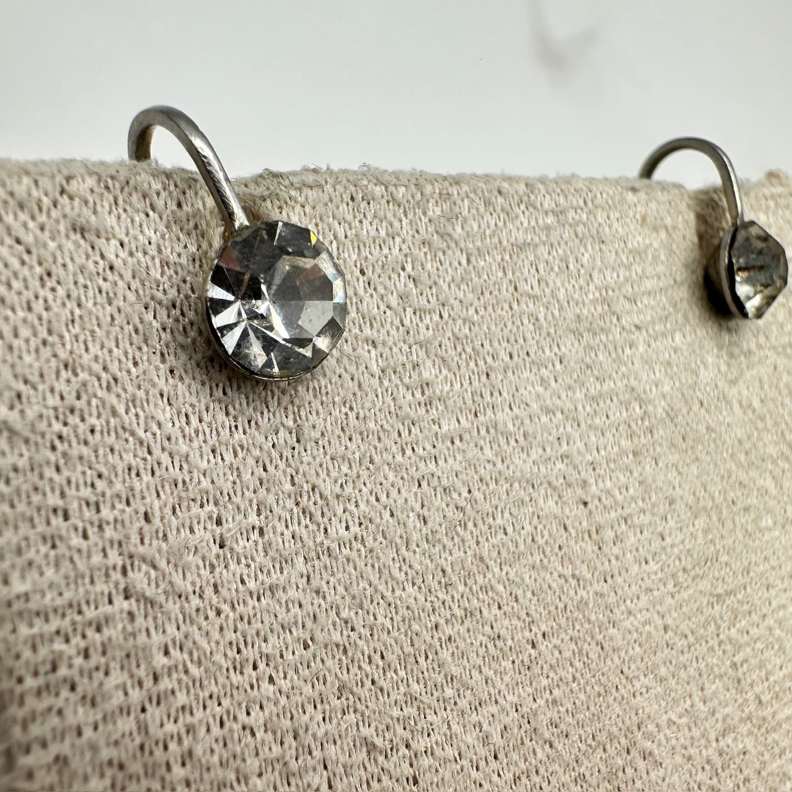 Vintage Nemo Round Crystal Silver-Tone Screw Back Retro Dangle Drop Earrings - Thumbnail 2