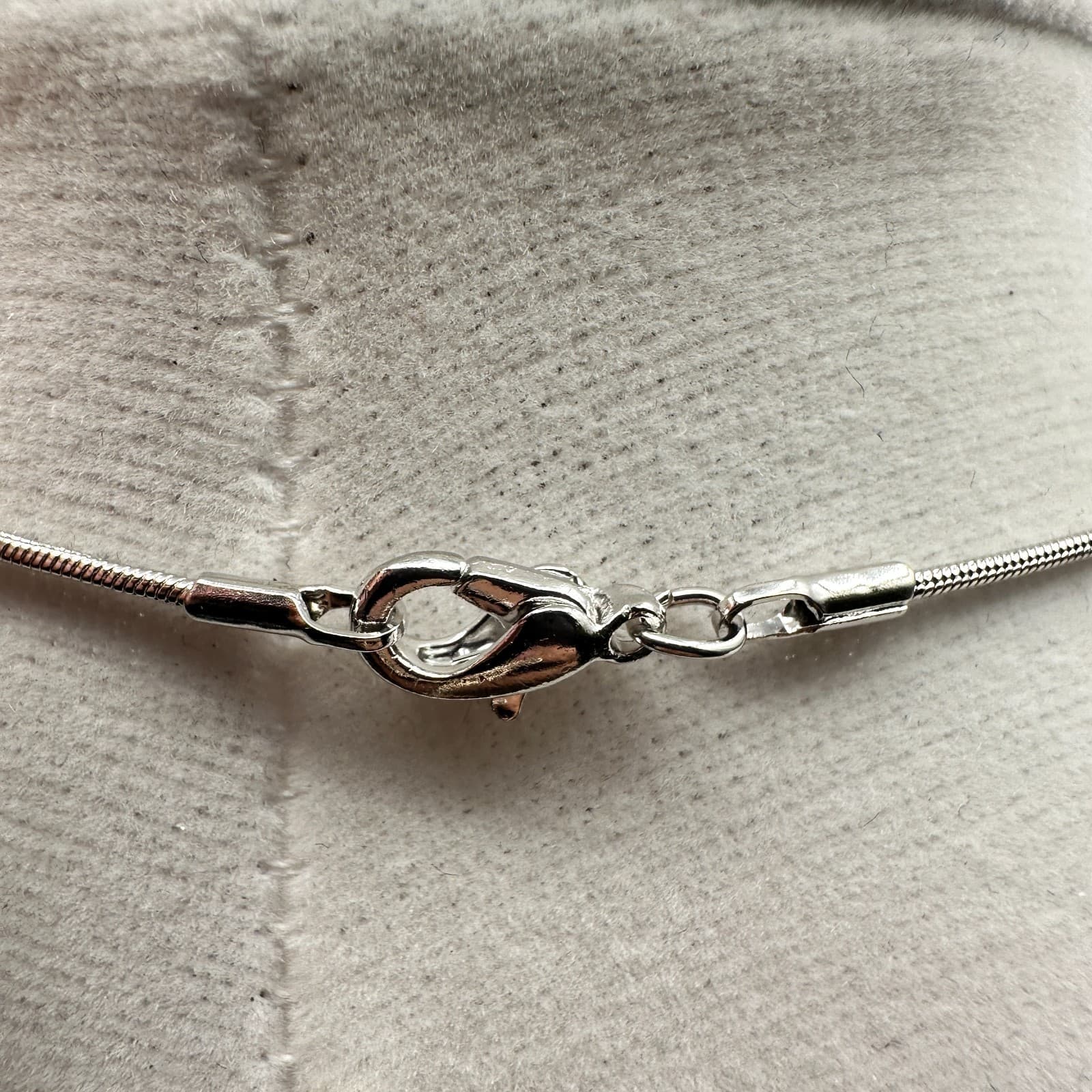 Vintage 90s Silver Tone Ribbon Pendant Necklace Women's Classic Jewelry - Thumbnail 8