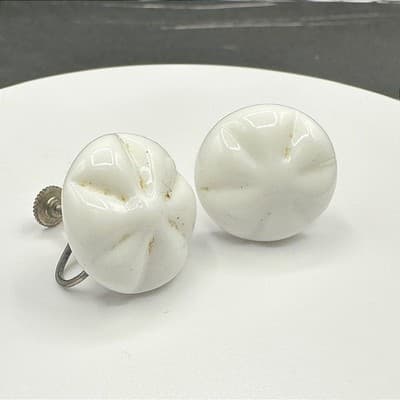 Vintage White Milk Glass Screw-Back Classic Fashion Button Stud Earrings - Thumbnail 2