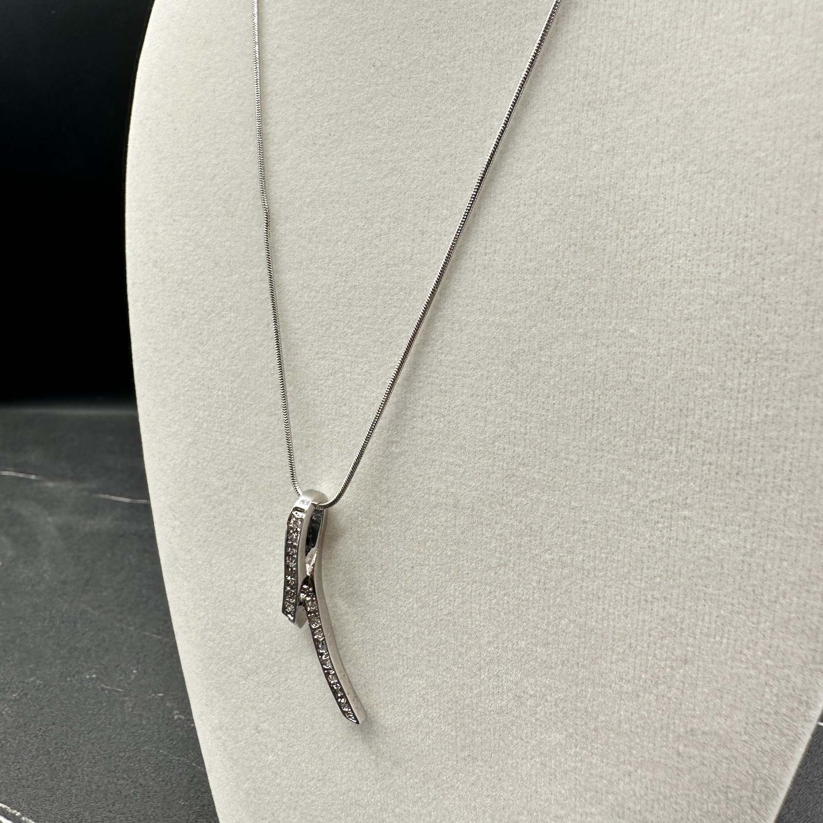 Vintage 90s Silver Tone Ribbon Pendant Necklace Women's Classic Jewelry - Thumbnail 5