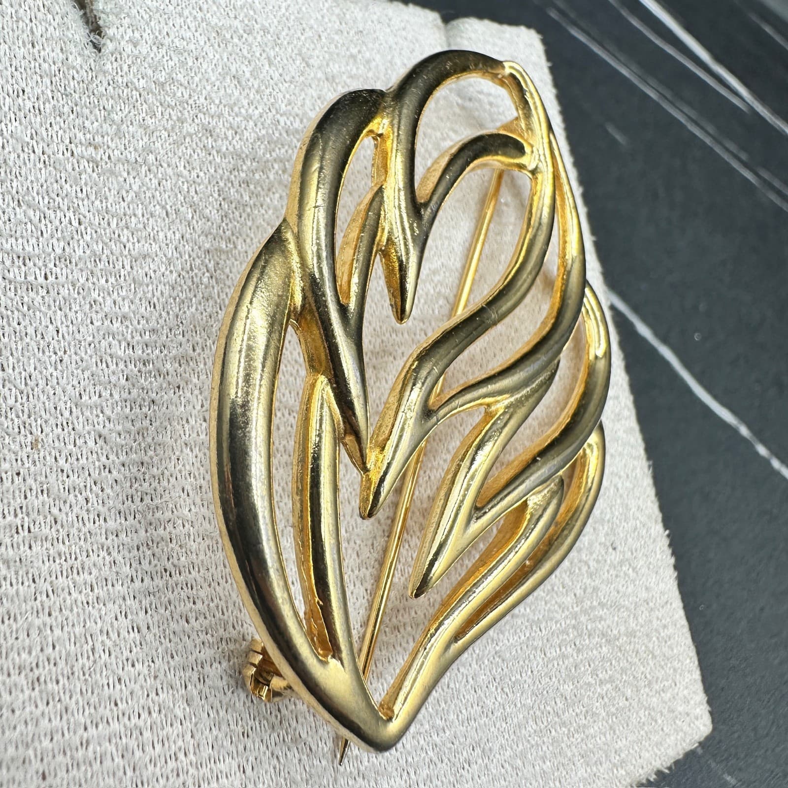 Vintage Gold-Tone Openwork Leaf Fashion Classic Retro Lapel Brooch Pin - Thumbnail 2
