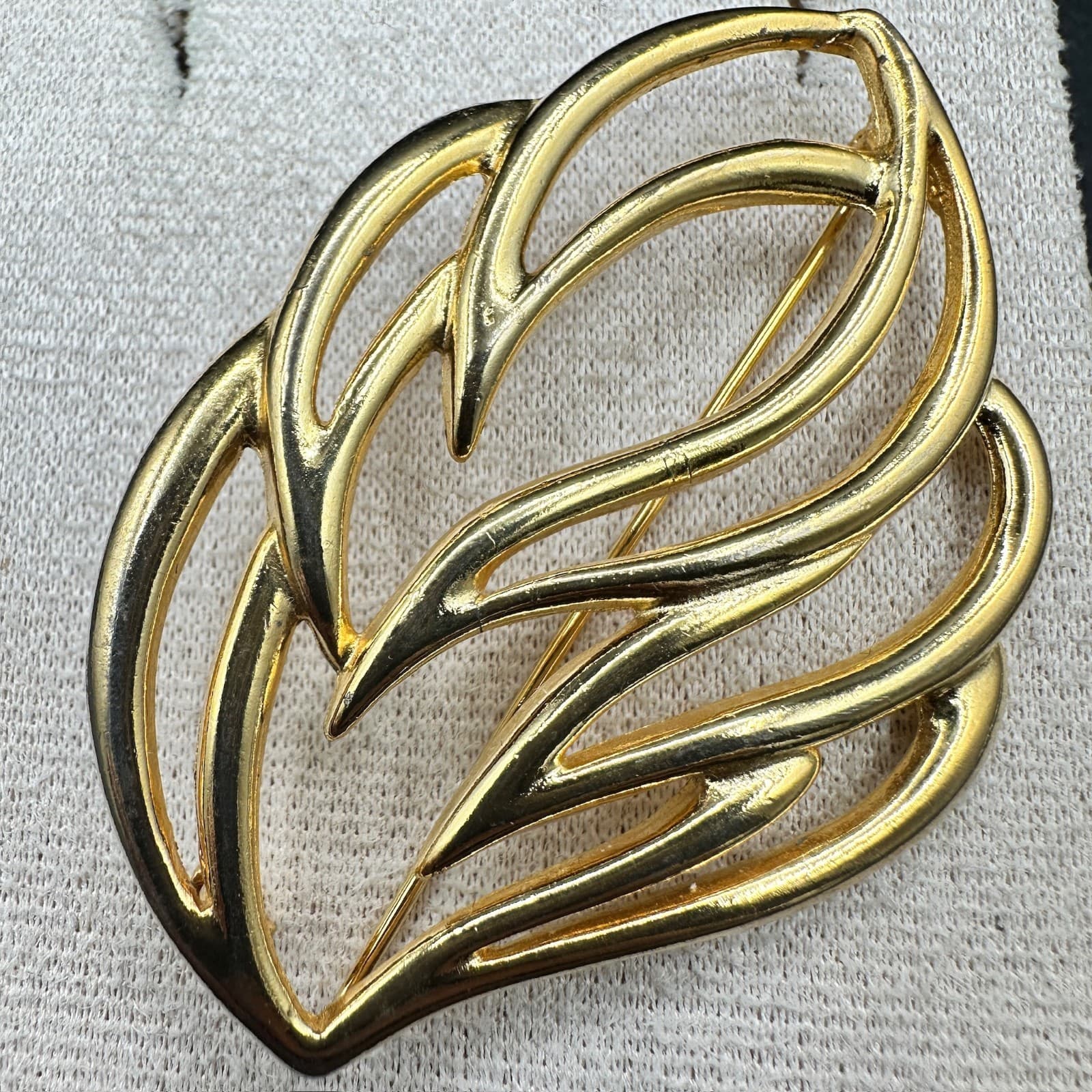 Vintage Gold-Tone Openwork Leaf Fashion Classic Retro Lapel Brooch Pin - Thumbnail 4