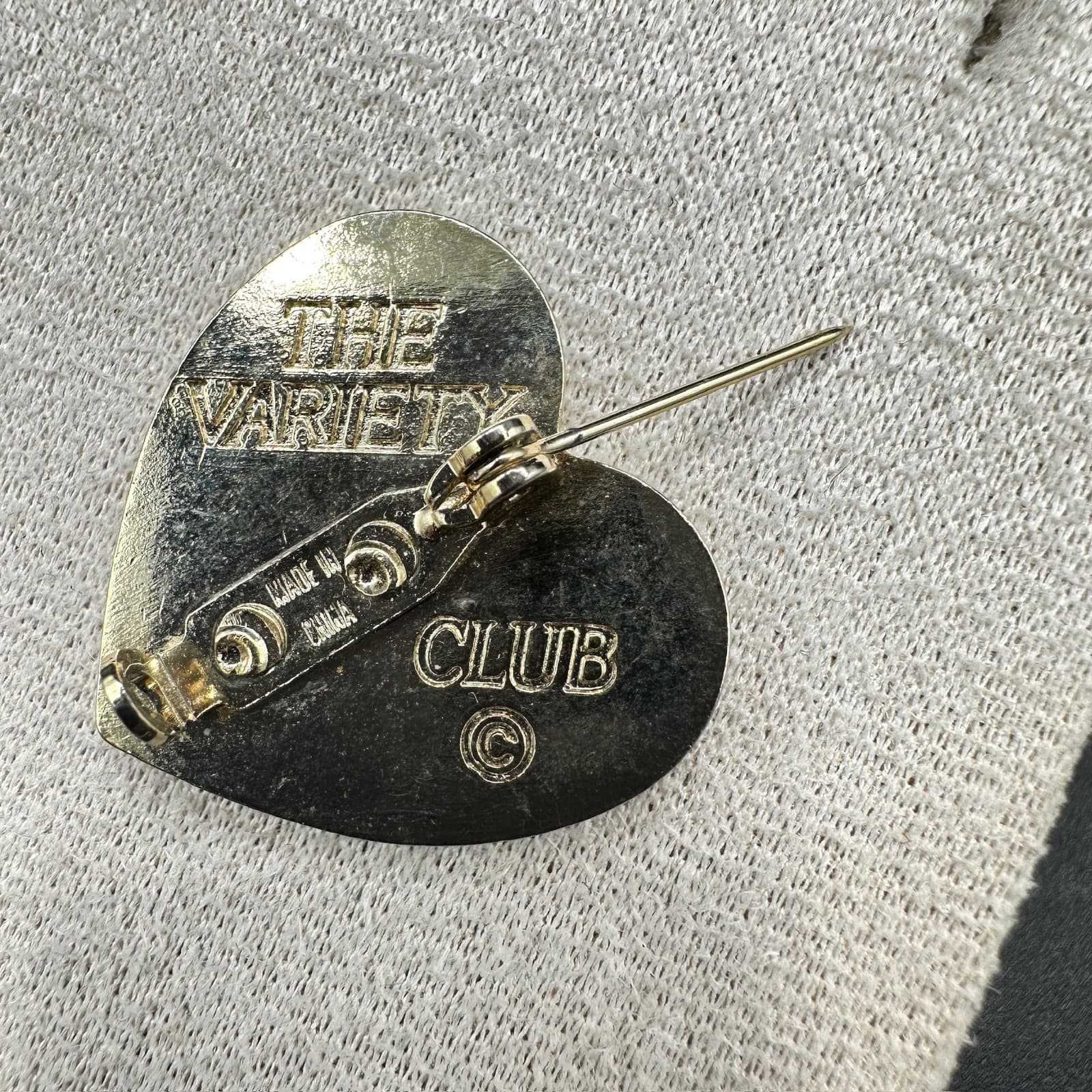 Vintage The Variety Club Gold-Tone Hand On Heart Fashion Classic Brooch Pin - Thumbnail 5