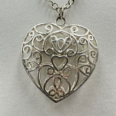 Vintage Claire's Silver-Tone Christmas Gift Love Filigree Heart Pendant Necklace - Thumbnail 2