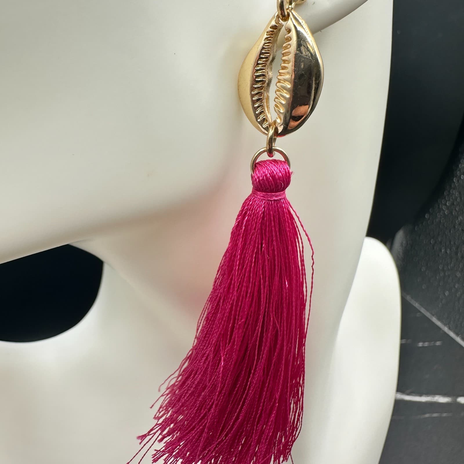 Vintage 90s Gold Tone Cowrie Shell Neon Pink Tassel Drop Earrings Jewelry - Thumbnail 3