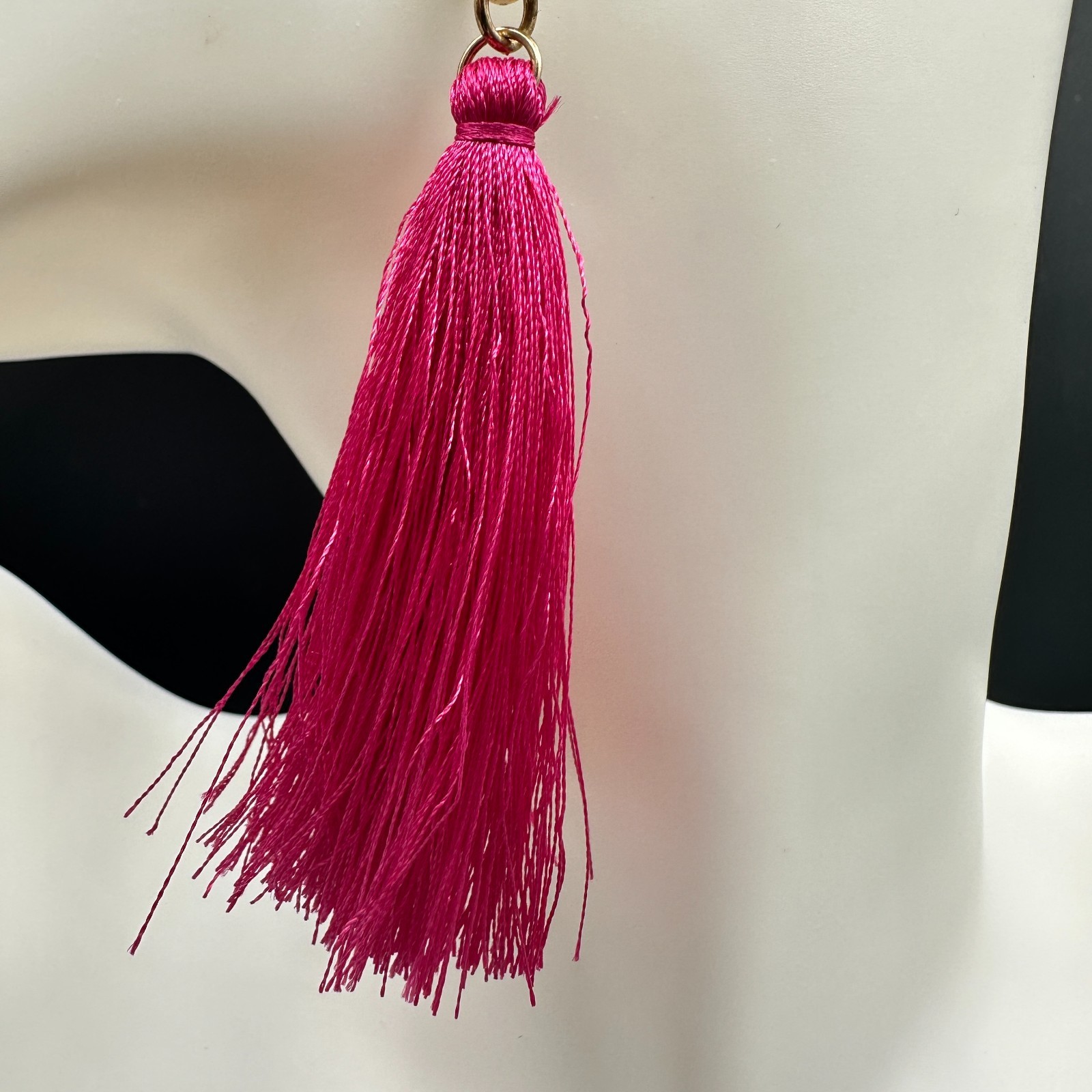 Vintage 90s Gold Tone Cowrie Shell Neon Pink Tassel Drop Earrings Jewelry - Thumbnail 5