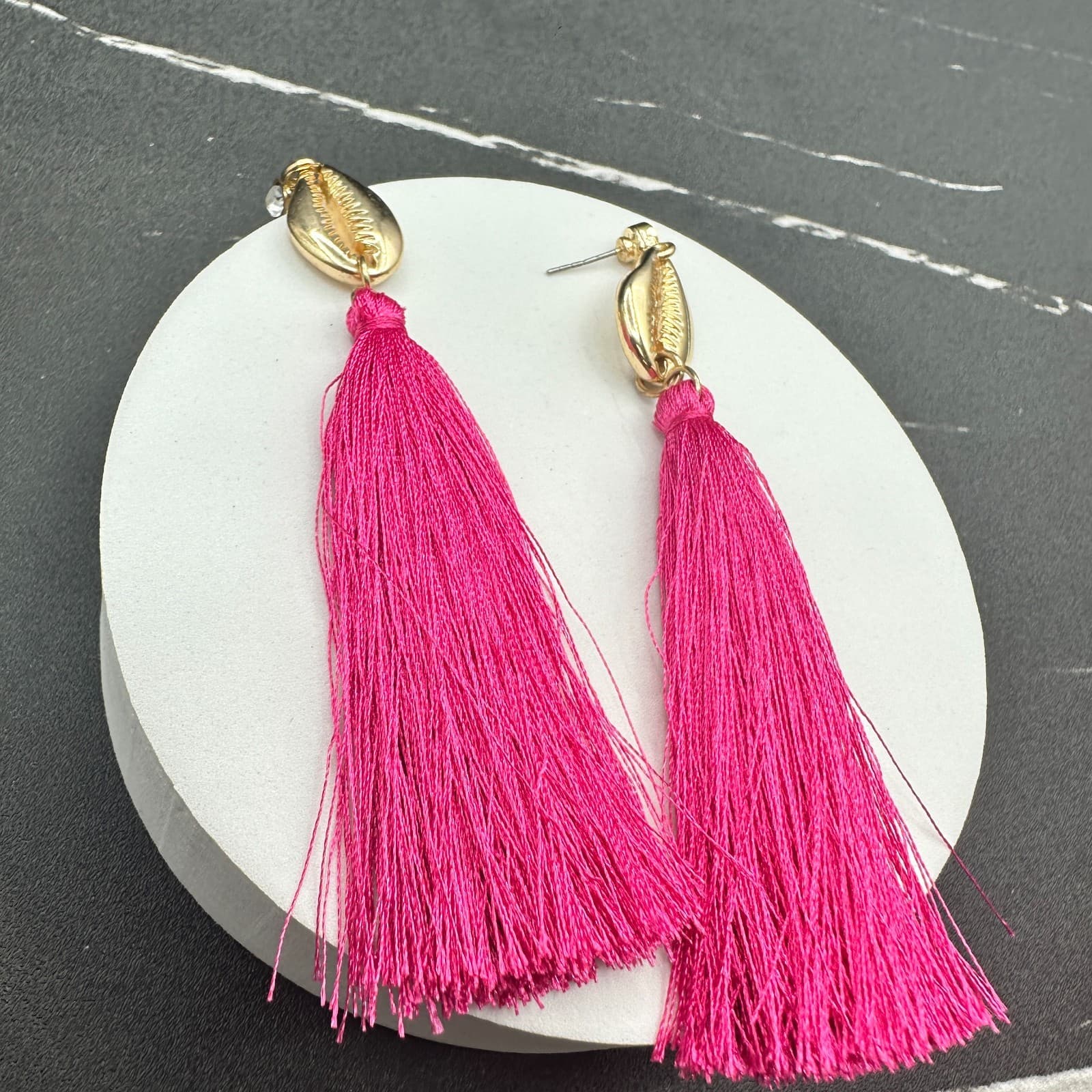 Vintage 90s Gold Tone Cowrie Shell Neon Pink Tassel Drop Earrings Jewelry - Thumbnail 8