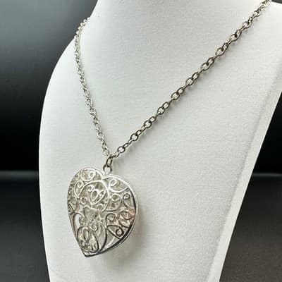 Vintage Claire's Silver-Tone Christmas Gift Love Filigree Heart Pendant Necklace - Thumbnail 4