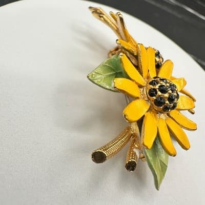 Vintage BSK Rhinestones Yellow Gold-Tone Vitreous Enamel Sunflower Brooch Pin - Thumbnail 5