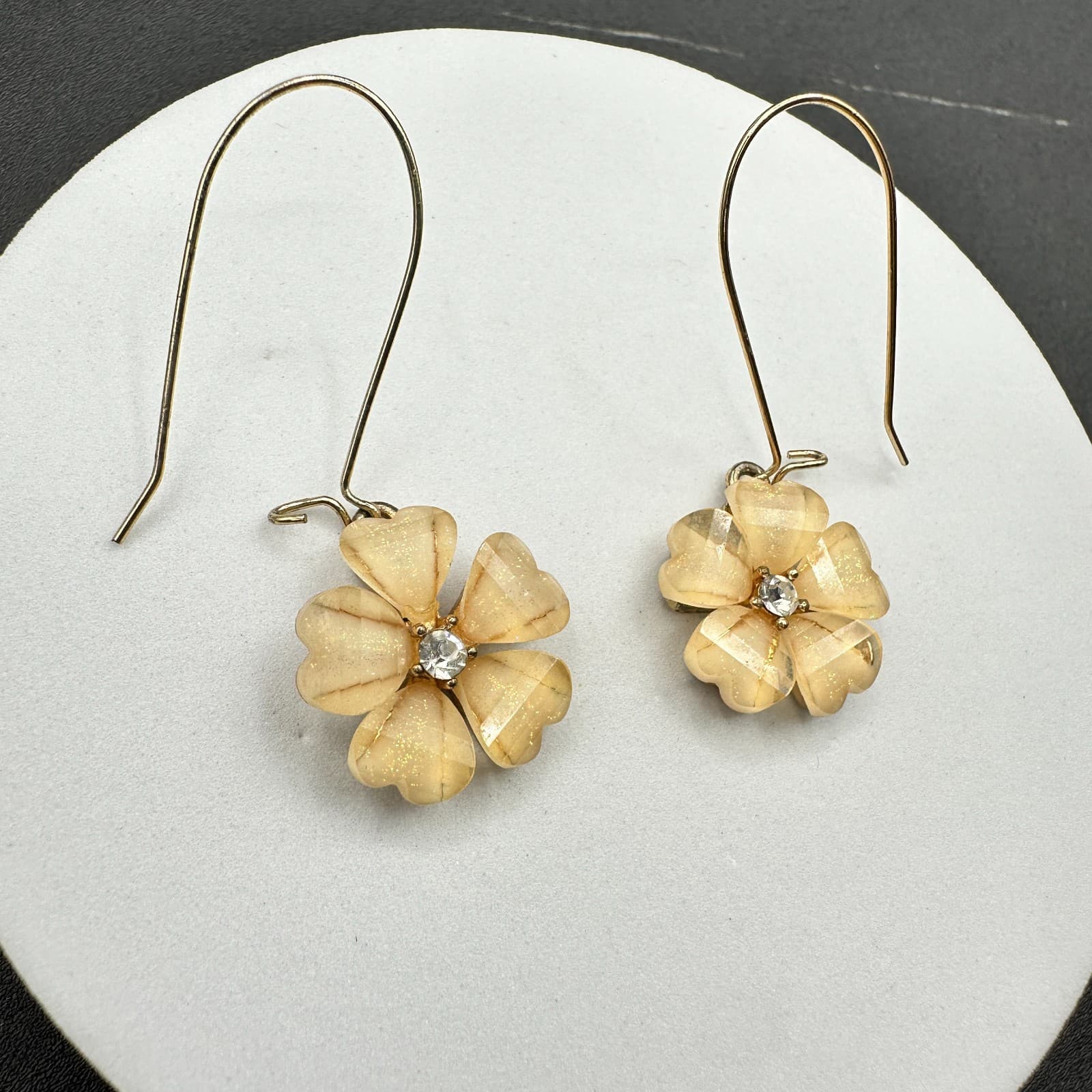 Contemporary Gold-Tone Glass Plastic Petals Bicego Petali Flower Dangle Earrings - Thumbnail 8