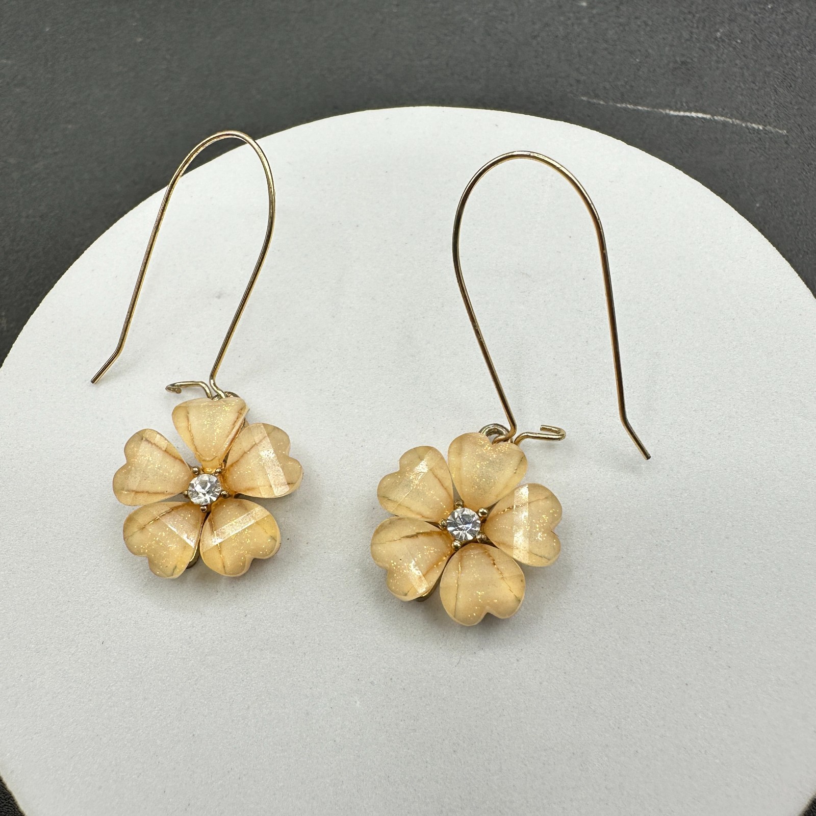 Contemporary Gold-Tone Glass Plastic Petals Bicego Petali Flower Dangle Earrings - Thumbnail 9