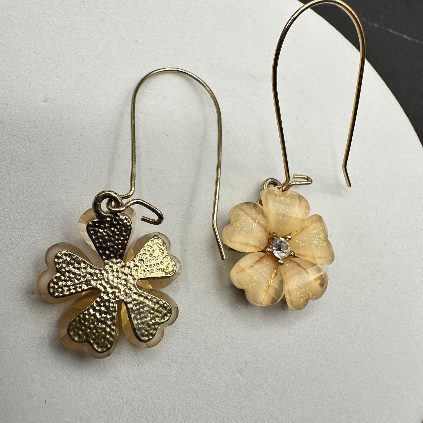Contemporary Gold-Tone Glass Plastic Petals Bicego Petali Flower Dangle Earrings - Thumbnail 11