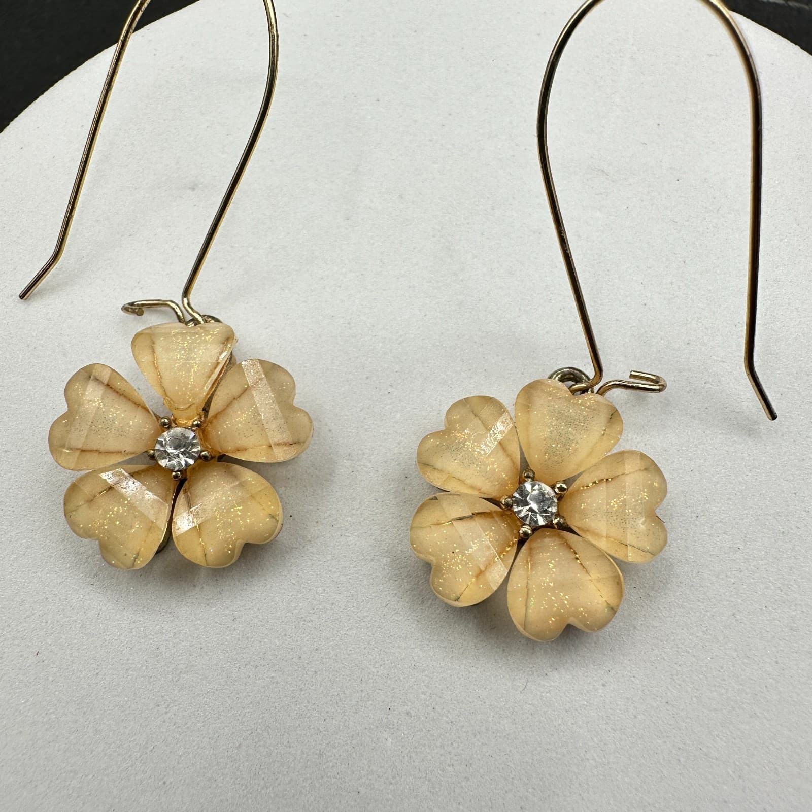 Contemporary Gold-Tone Glass Plastic Petals Bicego Petali Flower Dangle Earrings - Thumbnail 10