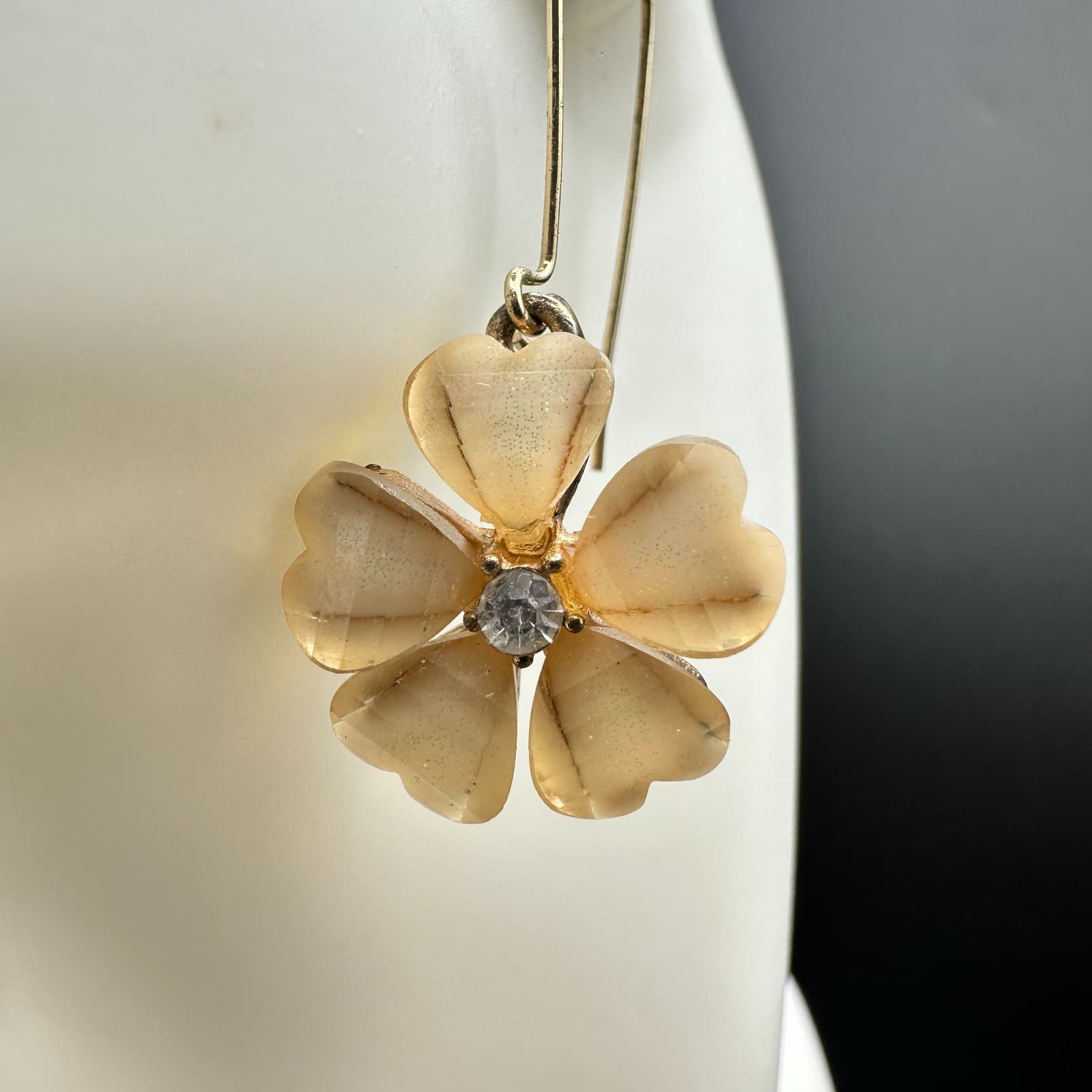 Contemporary Gold-Tone Glass Plastic Petals Bicego Petali Flower Dangle Earrings - Thumbnail 3
