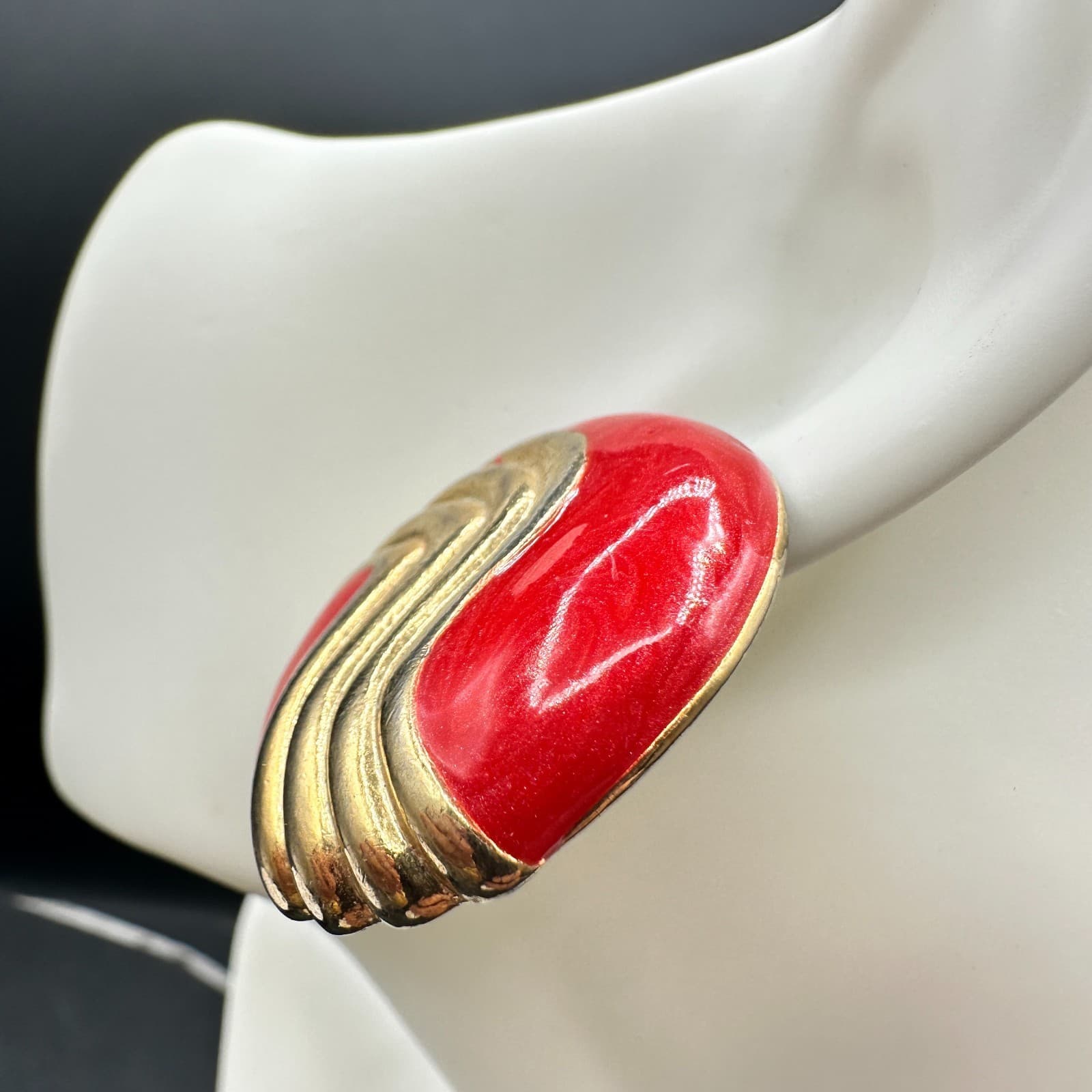 Vintage Glamour Gold-Tone Classic Red Lacquer Stud Statement Clip-On Earrings - Thumbnail 3