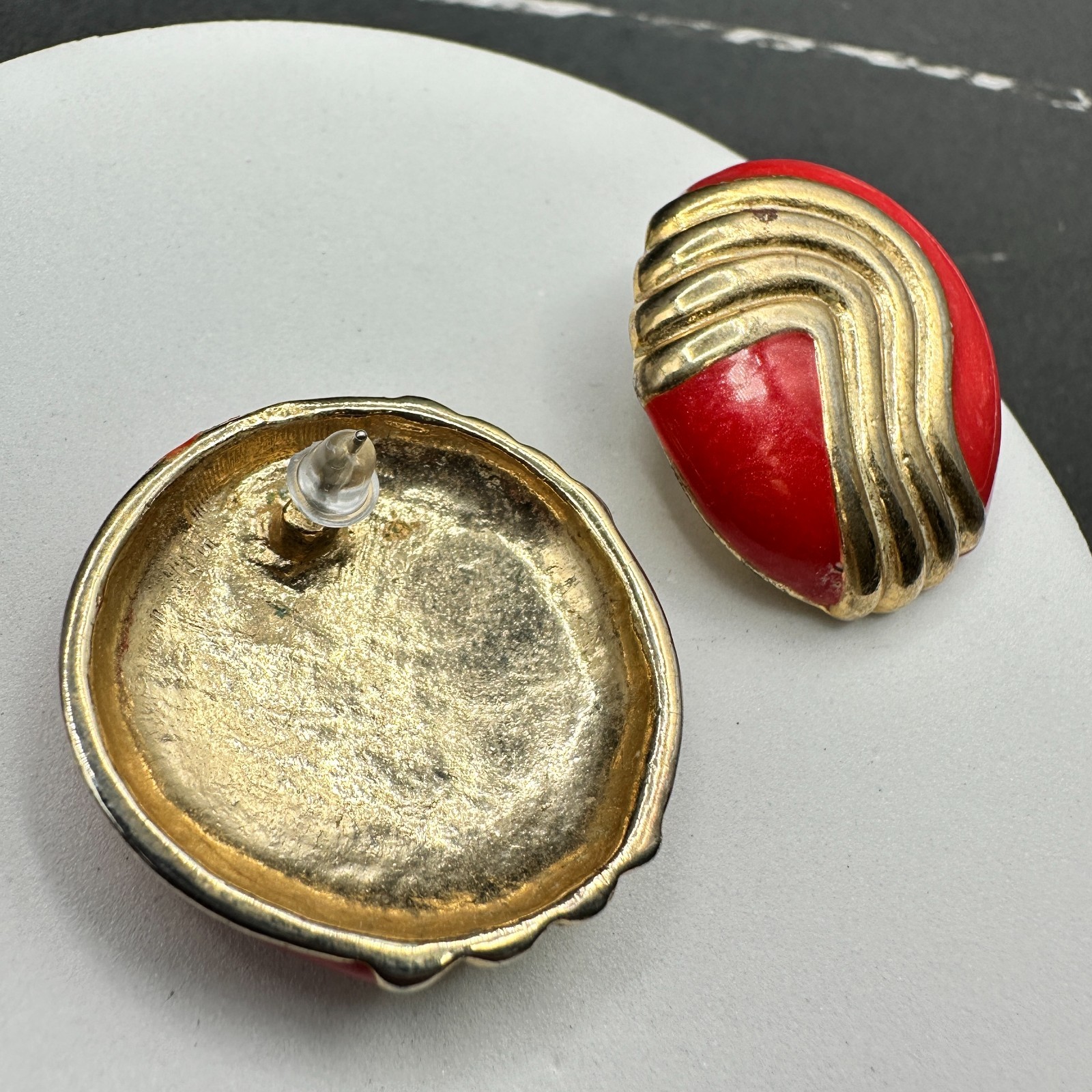 Vintage Glamour Gold-Tone Classic Red Lacquer Stud Statement Clip-On Earrings - Thumbnail 9