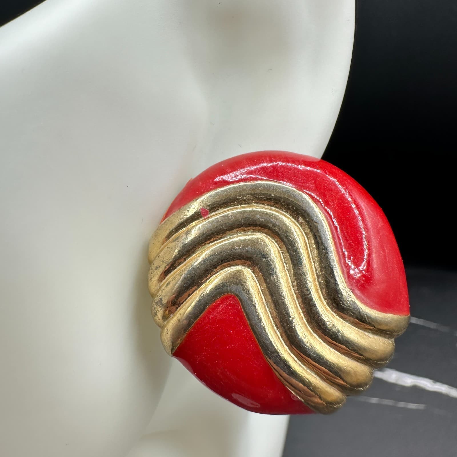 Vintage Glamour Gold-Tone Classic Red Lacquer Stud Statement Clip-On Earrings - Thumbnail 2