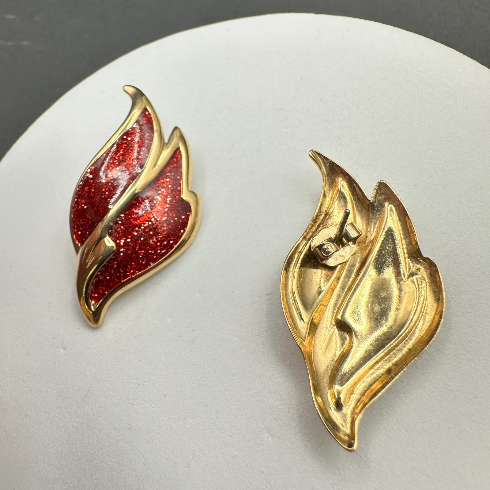 Vintage Gold-Tone Resin Aluminium Red Glitter Enamel Flame Pierced Earrings - Thumbnail 7