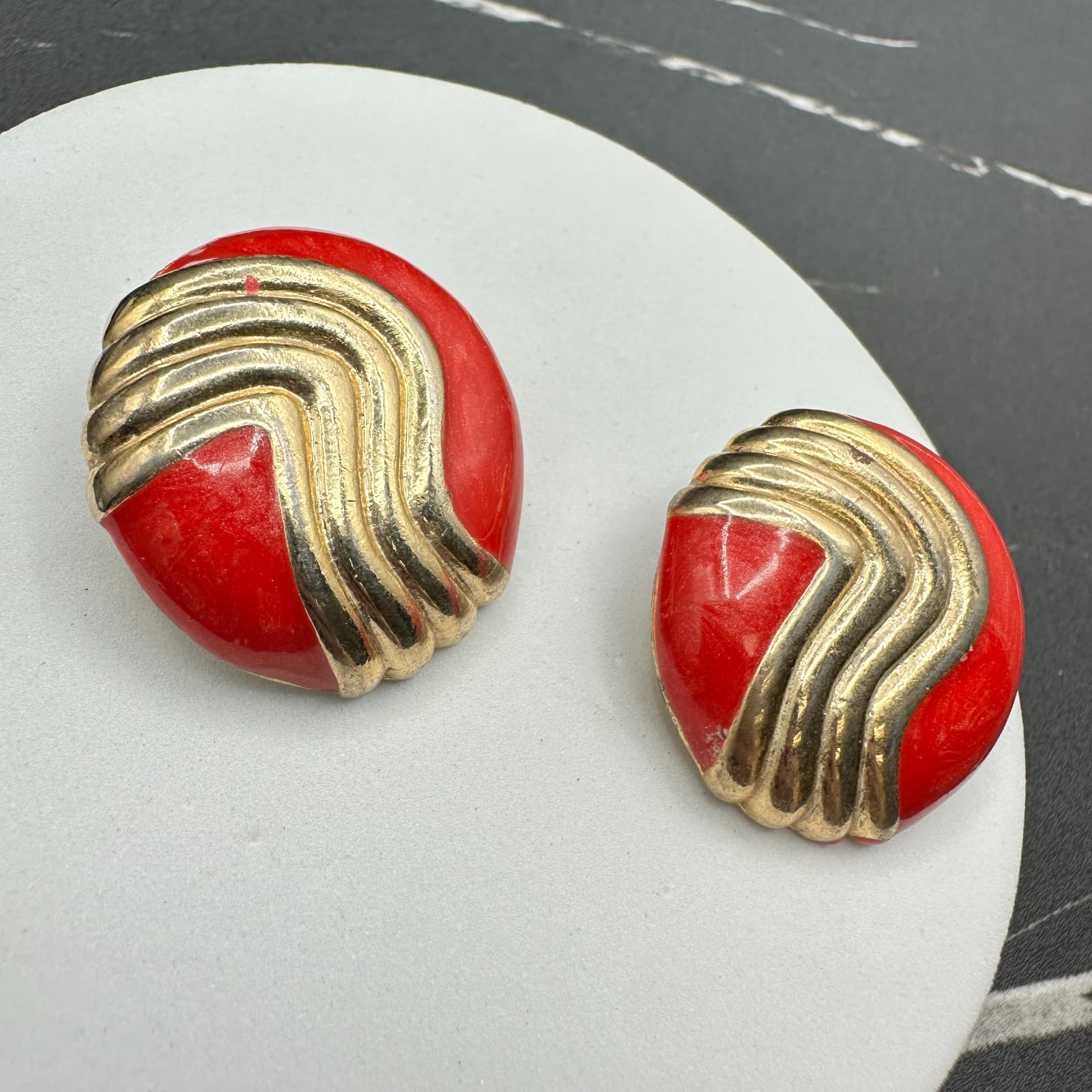 Vintage Glamour Gold-Tone Classic Red Lacquer Stud Statement Clip-On Earrings - Thumbnail 7