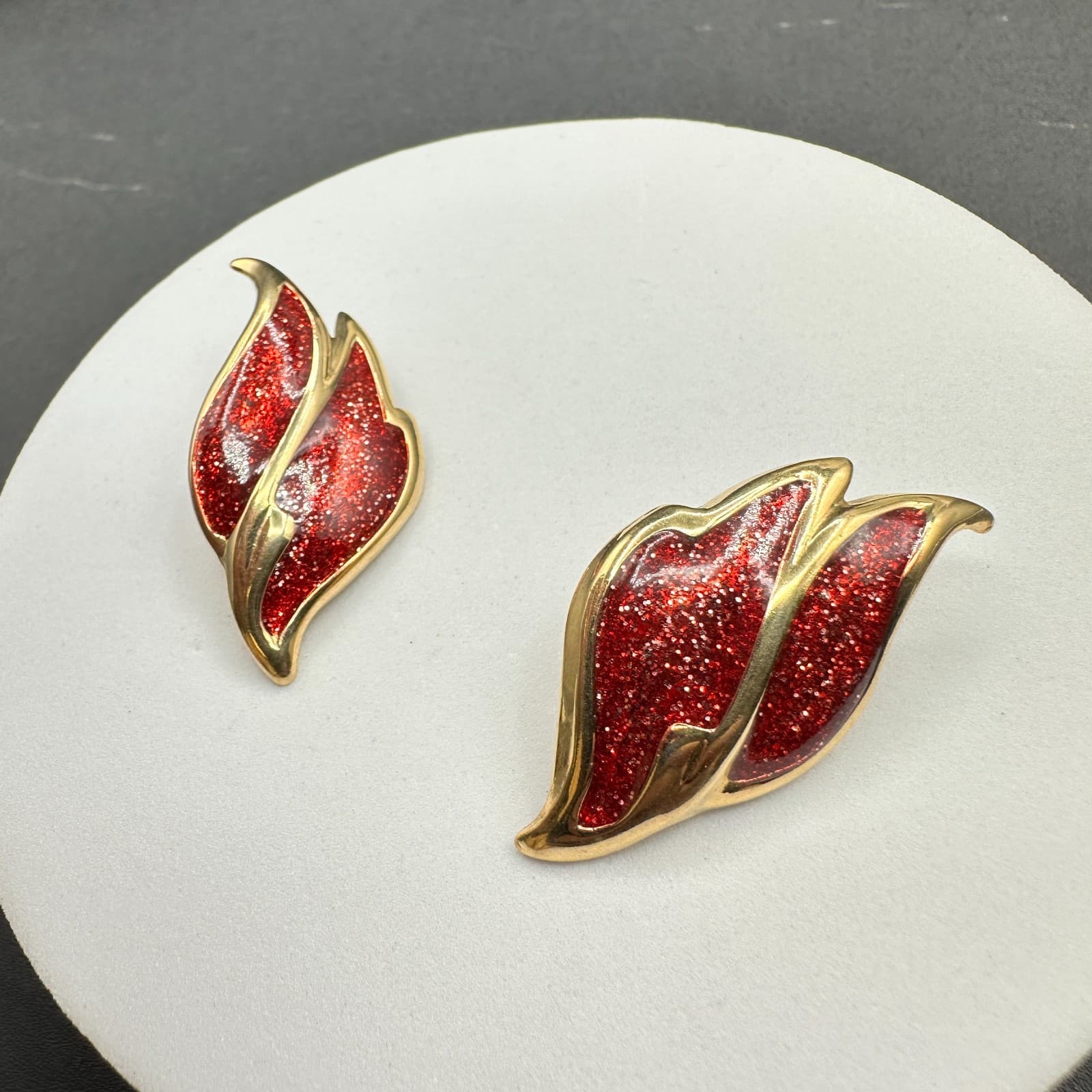 Vintage Gold-Tone Resin Aluminium Red Glitter Enamel Flame Pierced Earrings - Thumbnail 6