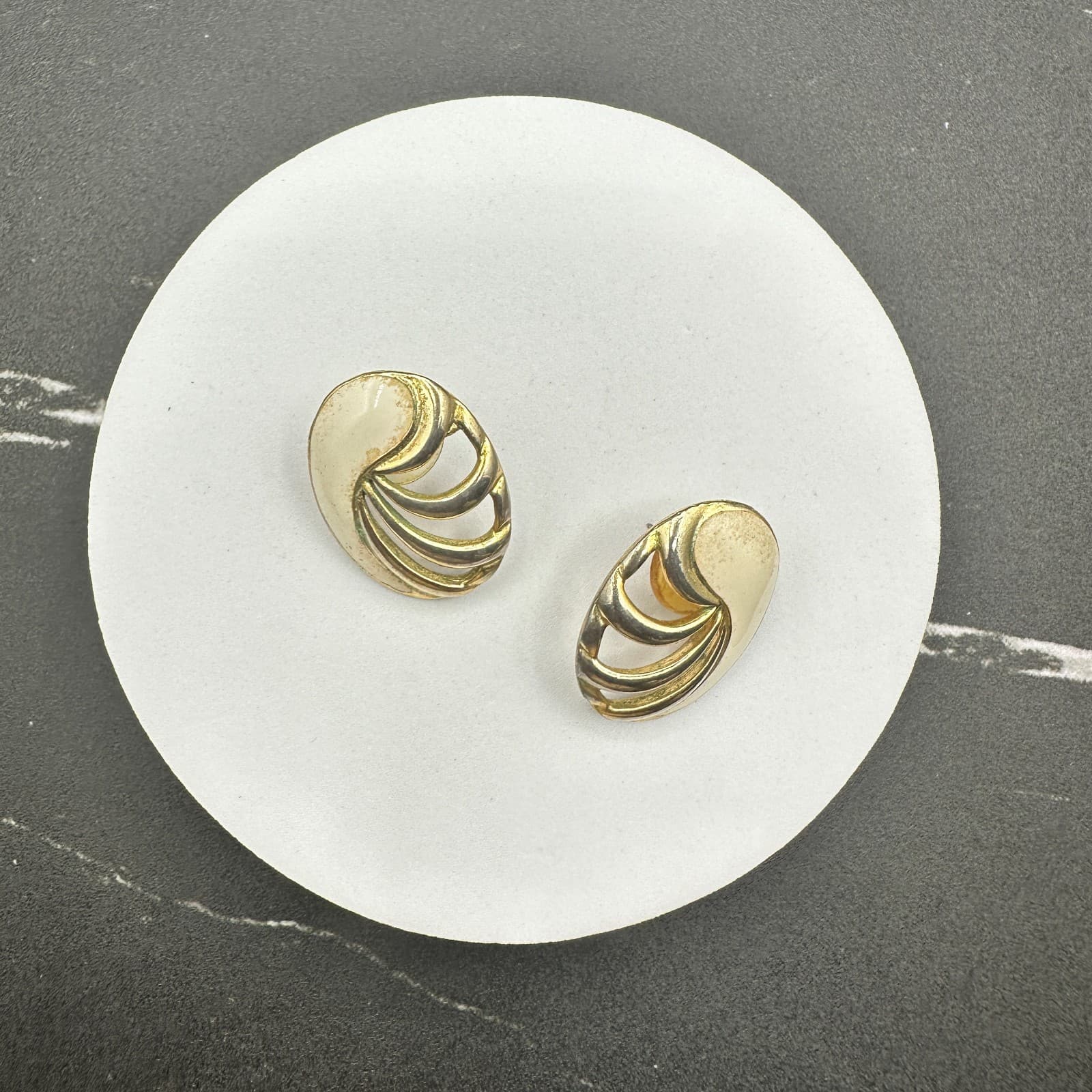 Vintage Gold Tone Pink Enamel Swirl Earrings Retro Oval Statement Studs - Thumbnail 2
