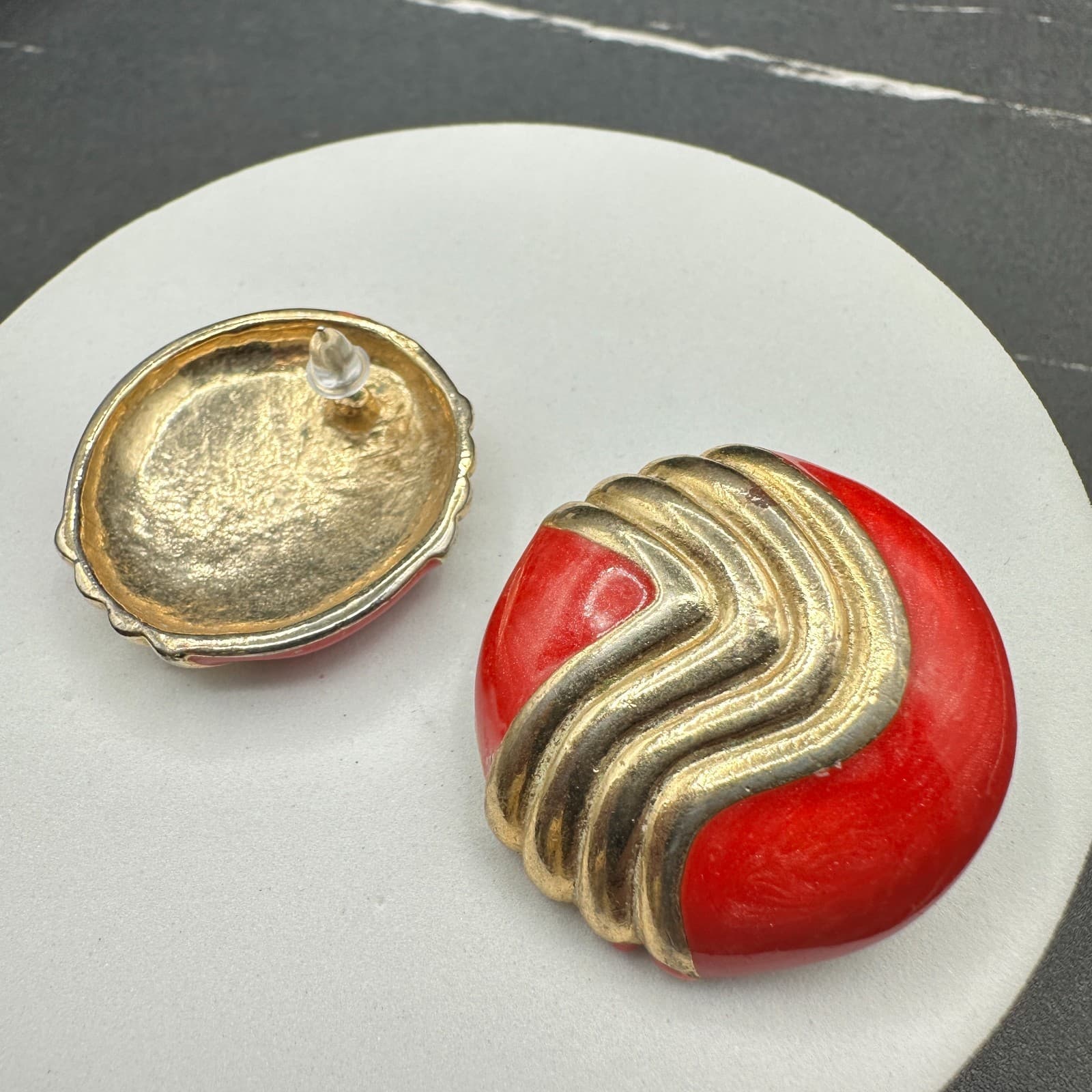 Vintage Glamour Gold-Tone Classic Red Lacquer Stud Statement Clip-On Earrings - Thumbnail 8