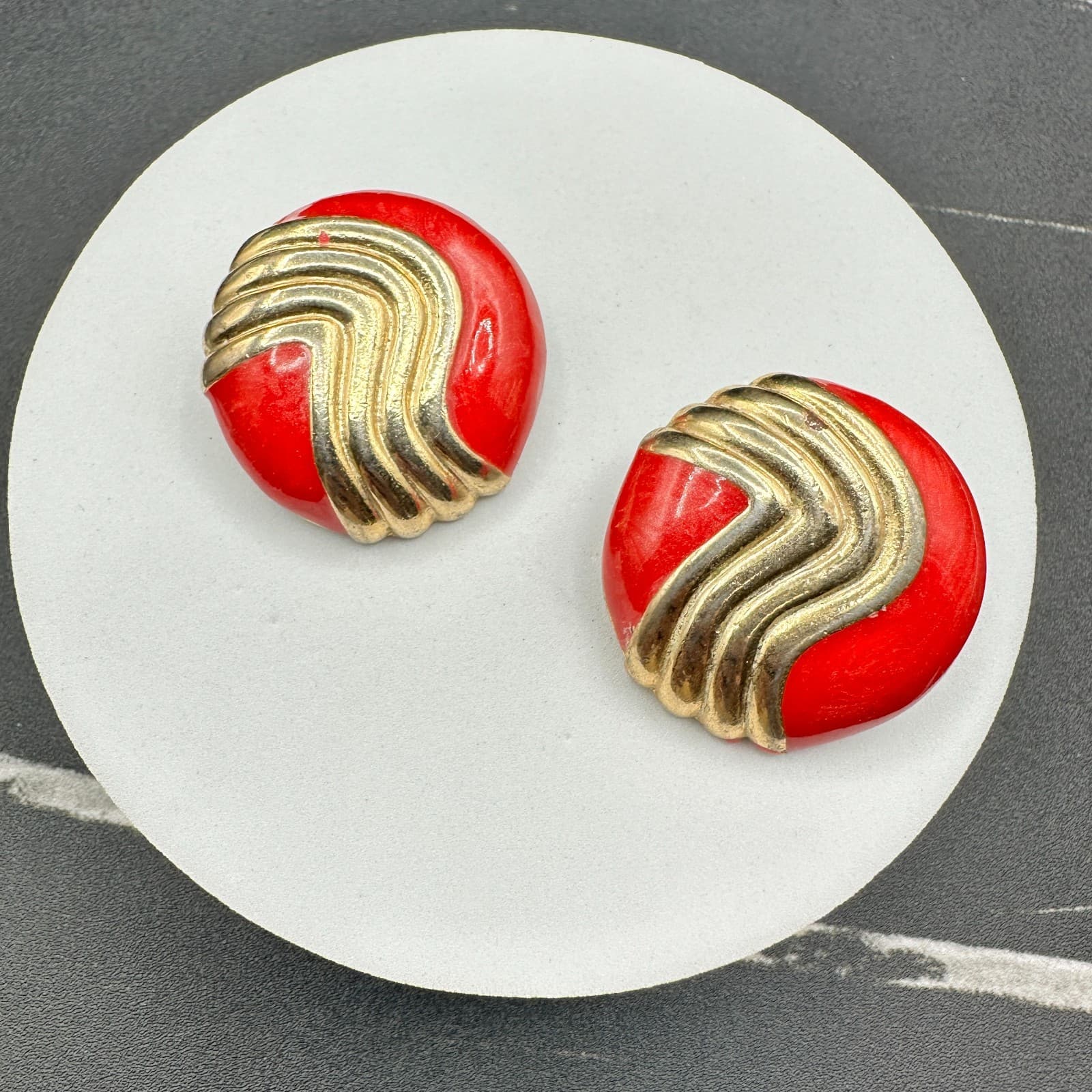 Vintage Glamour Gold-Tone Classic Red Lacquer Stud Statement Clip-On Earrings - Thumbnail 6