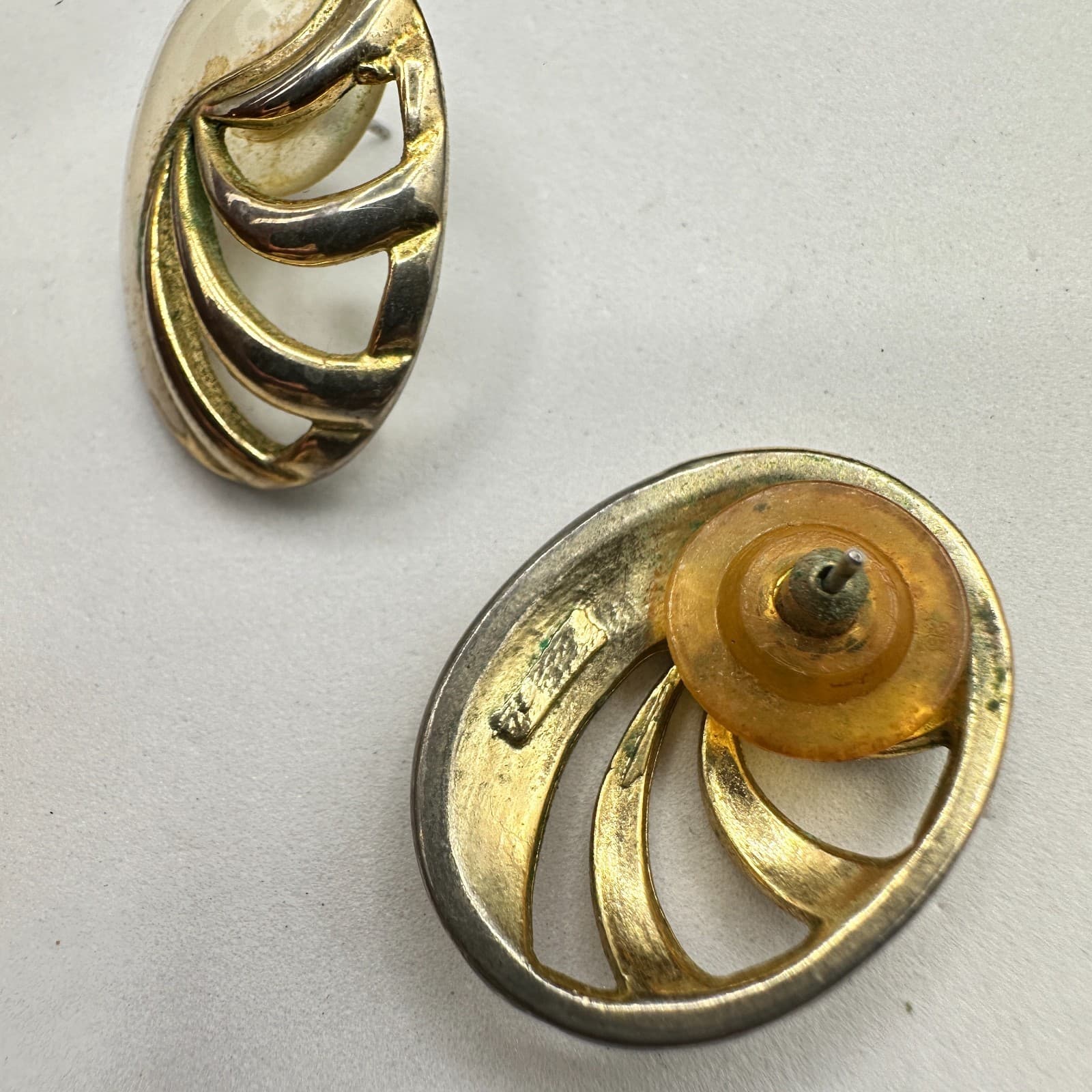 Vintage Gold Tone Pink Enamel Swirl Earrings Retro Oval Statement Studs - Thumbnail 5