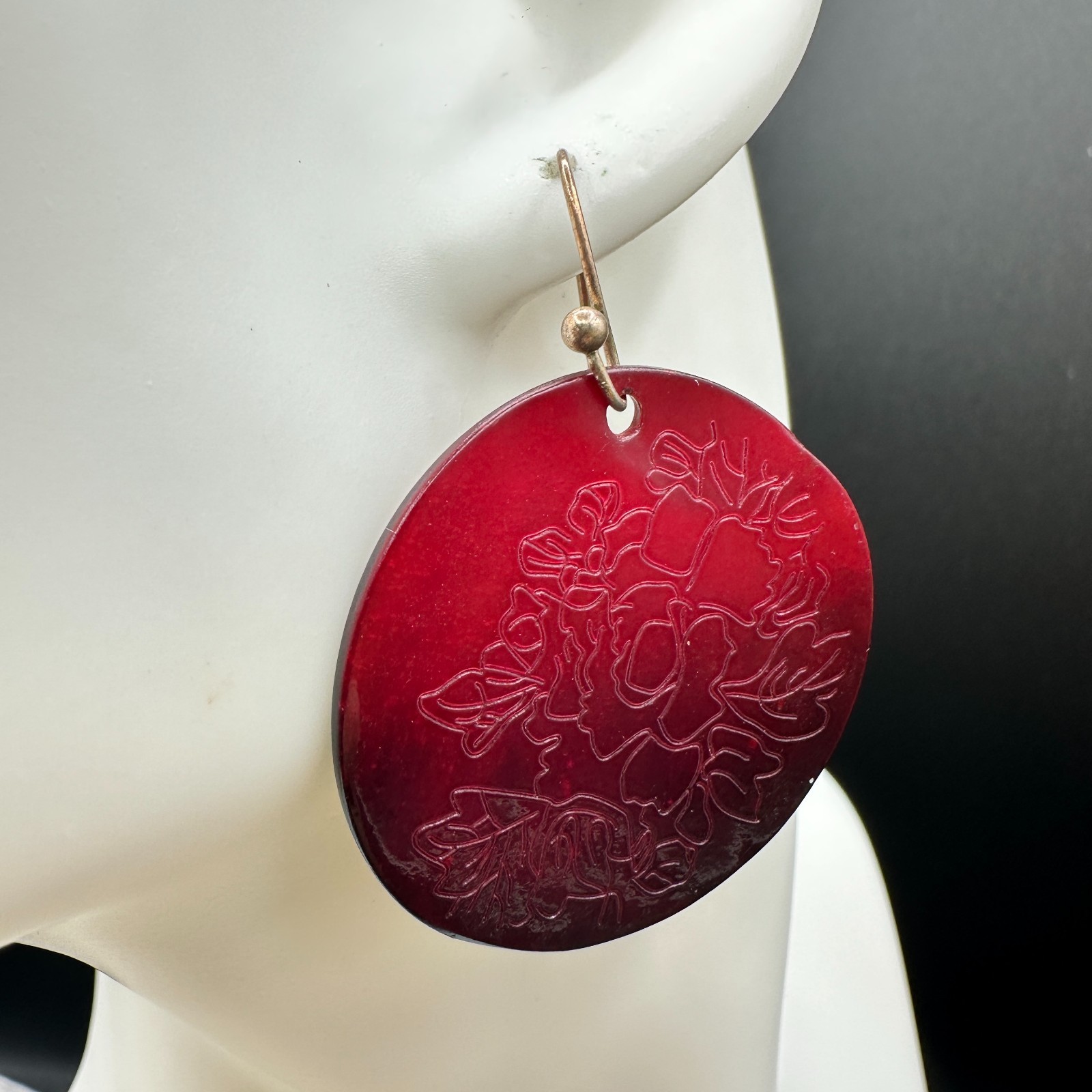 Boho Red Classic Modern Etched Engraved Floral Dyed Shell Disc Dangle Earrings - Thumbnail 3