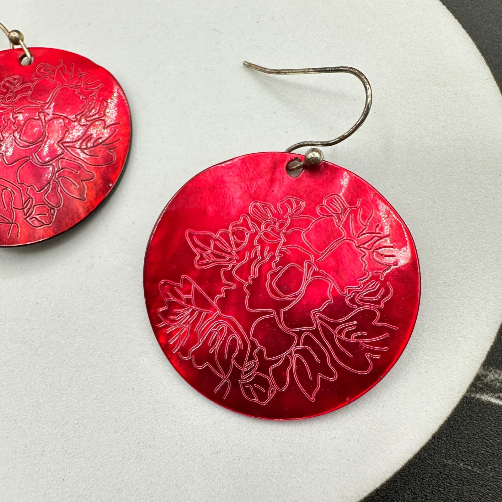 Boho Red Classic Modern Etched Engraved Floral Dyed Shell Disc Dangle Earrings - Thumbnail 10