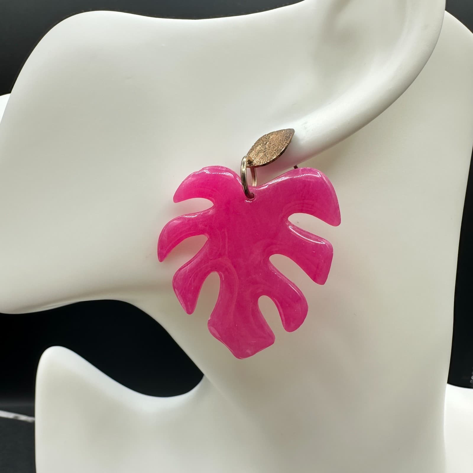 Vintage Handmade Womens Pink Acrylic Tropical Monstera Leaf Drop Earrings - Thumbnail 2
